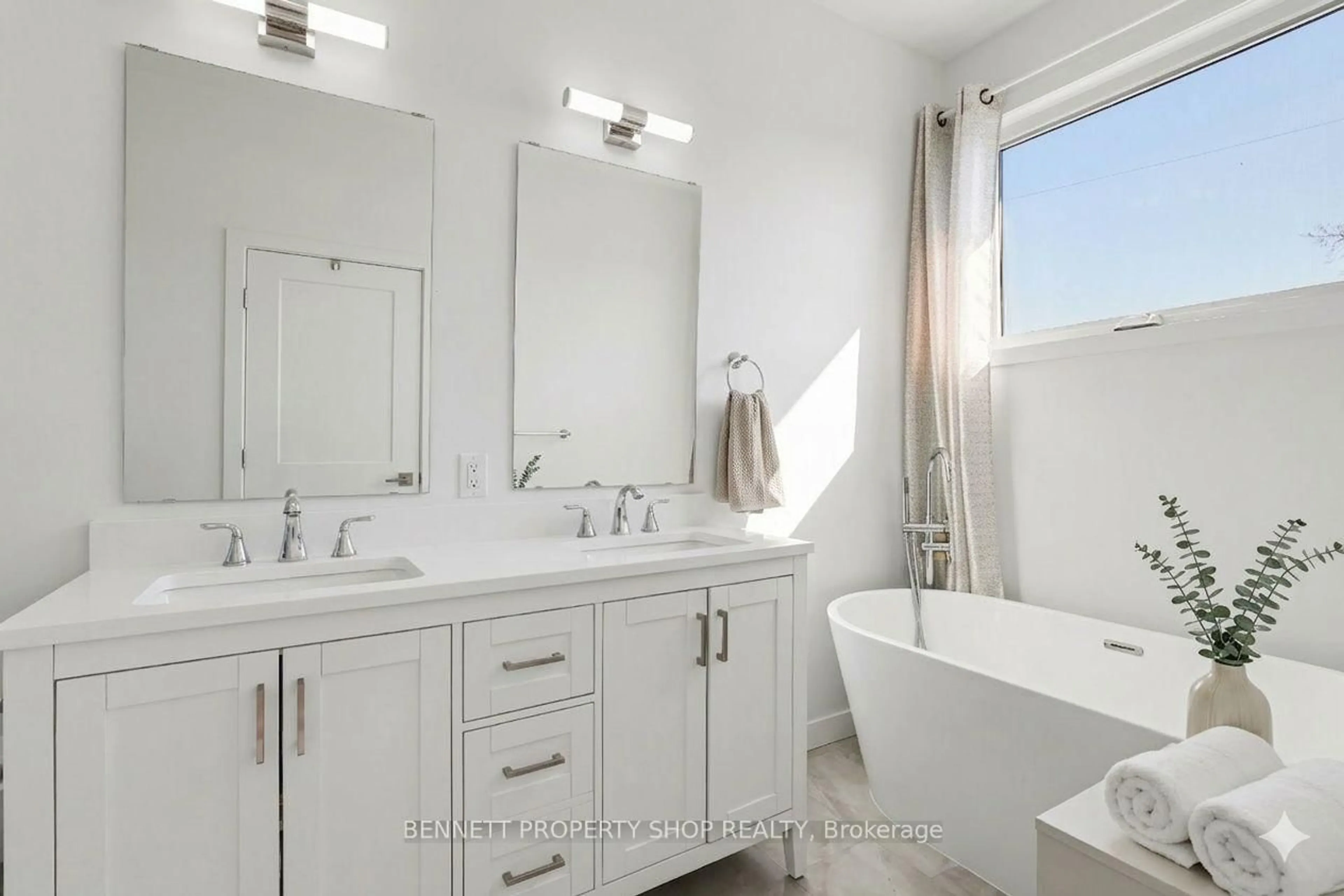 Contemporary bathroom, ceramic/tile floor for 139 Duford St, Ottawa Ontario K1L 6Z5