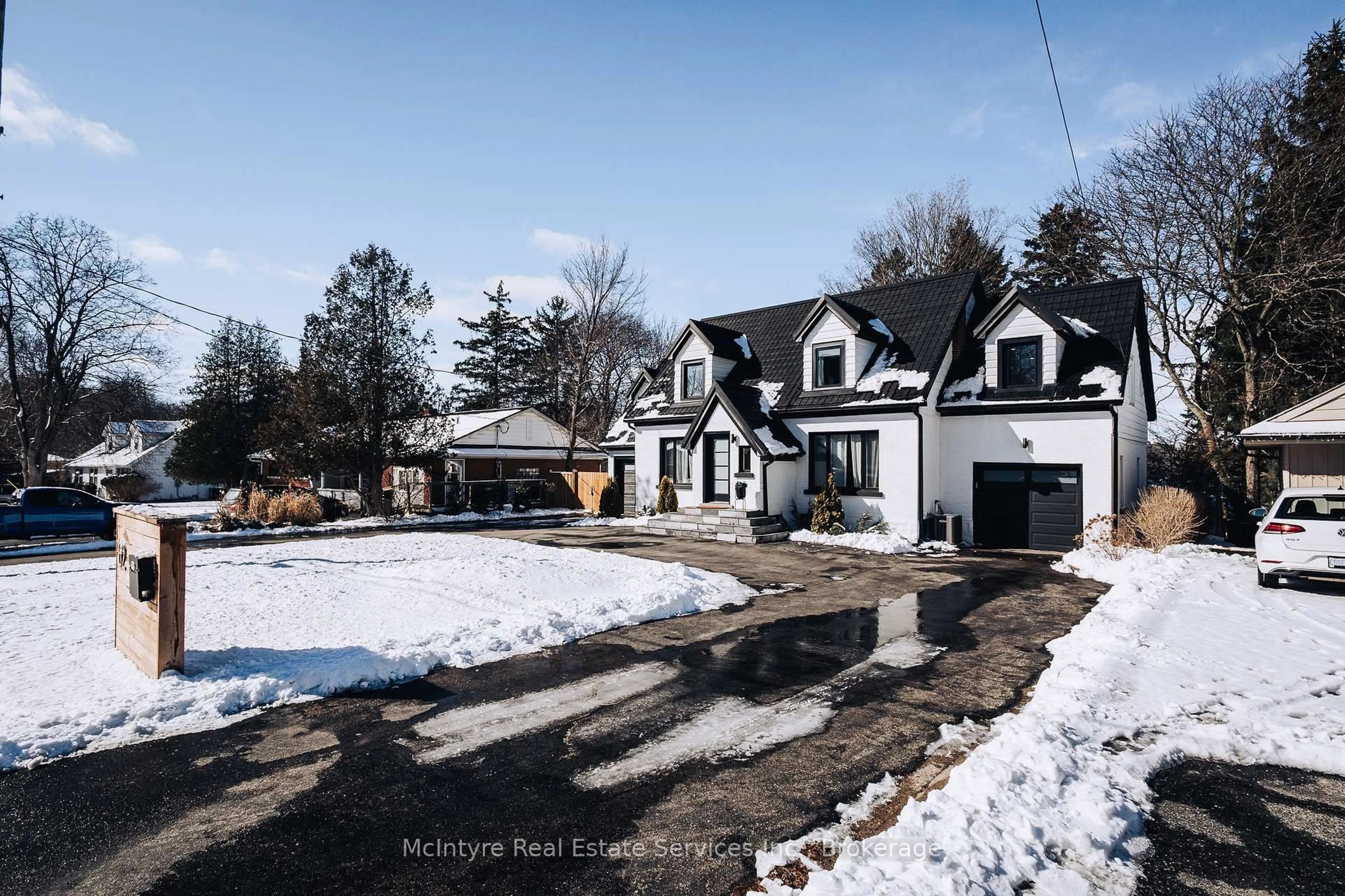 A pic from outside/outdoor area/front of a property/back of a property/a pic from drone, street for 62 Lang Cres, Kitchener Ontario N2K 1P3