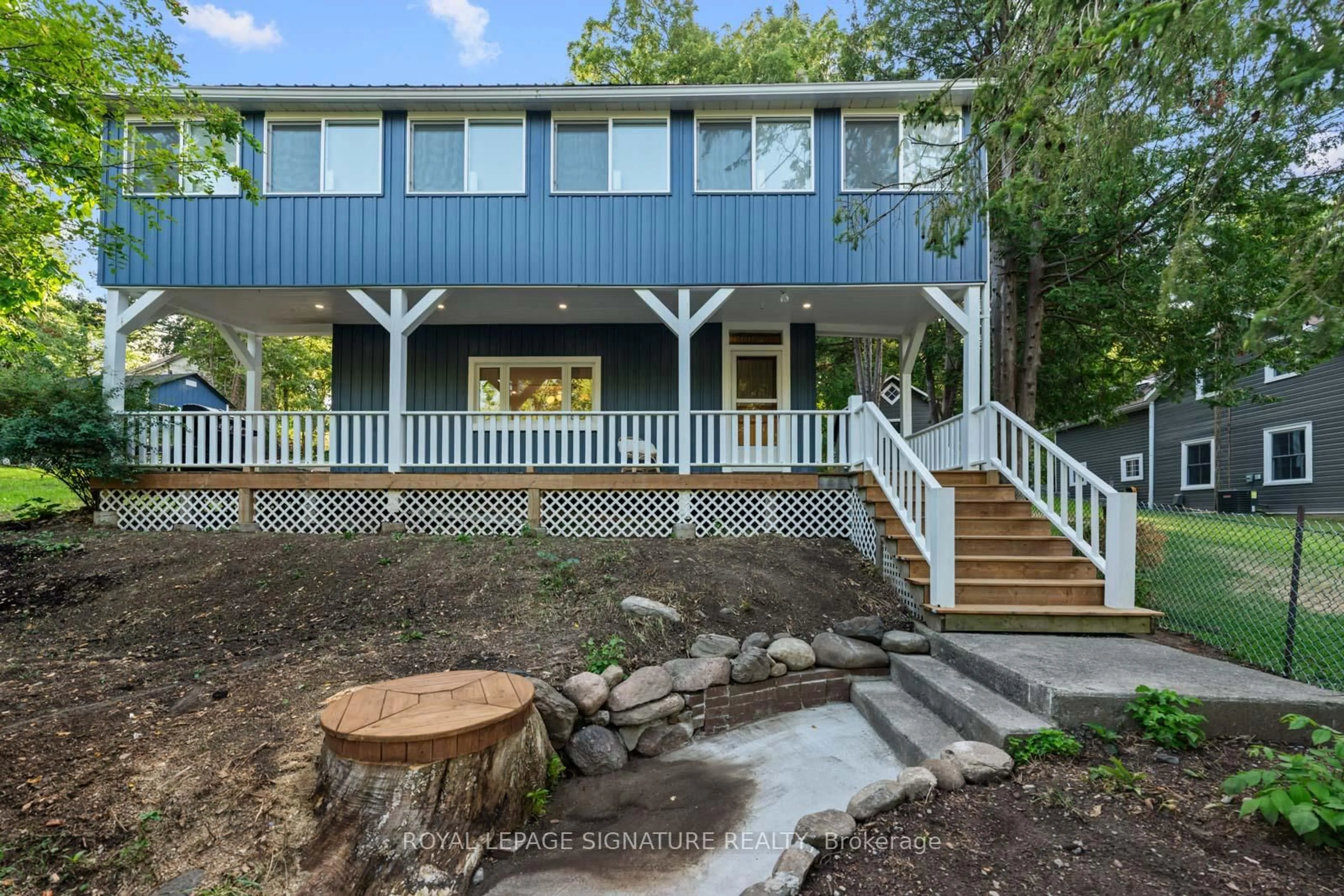 Home with vinyl exterior material, mountain view for 5265 Kelly Rd, Hamilton Township Ontario K0K 2E0