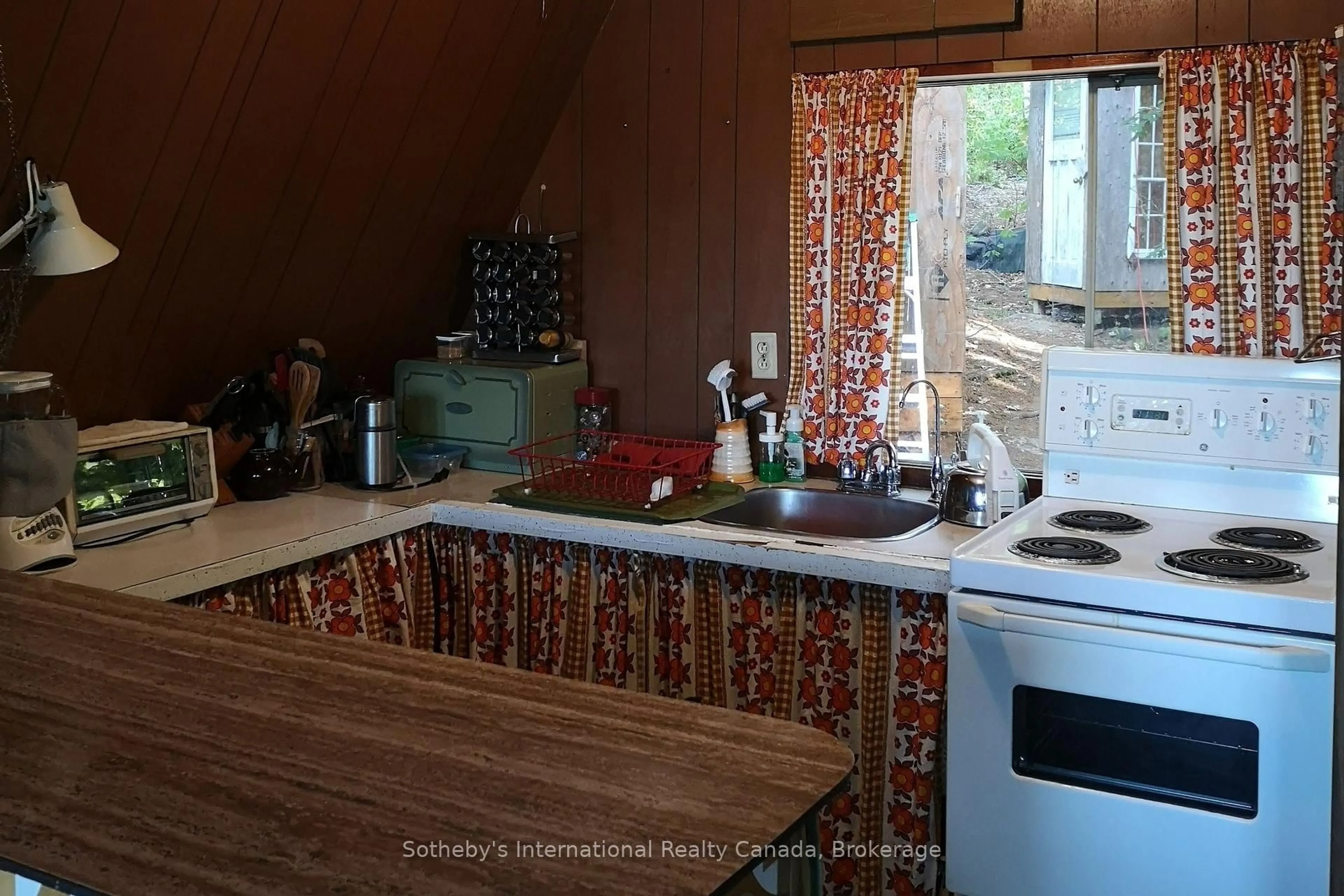 Standard kitchen, unknown for 7128 Go Home Lake Shr, Georgian Bay Ontario L0K 1S0