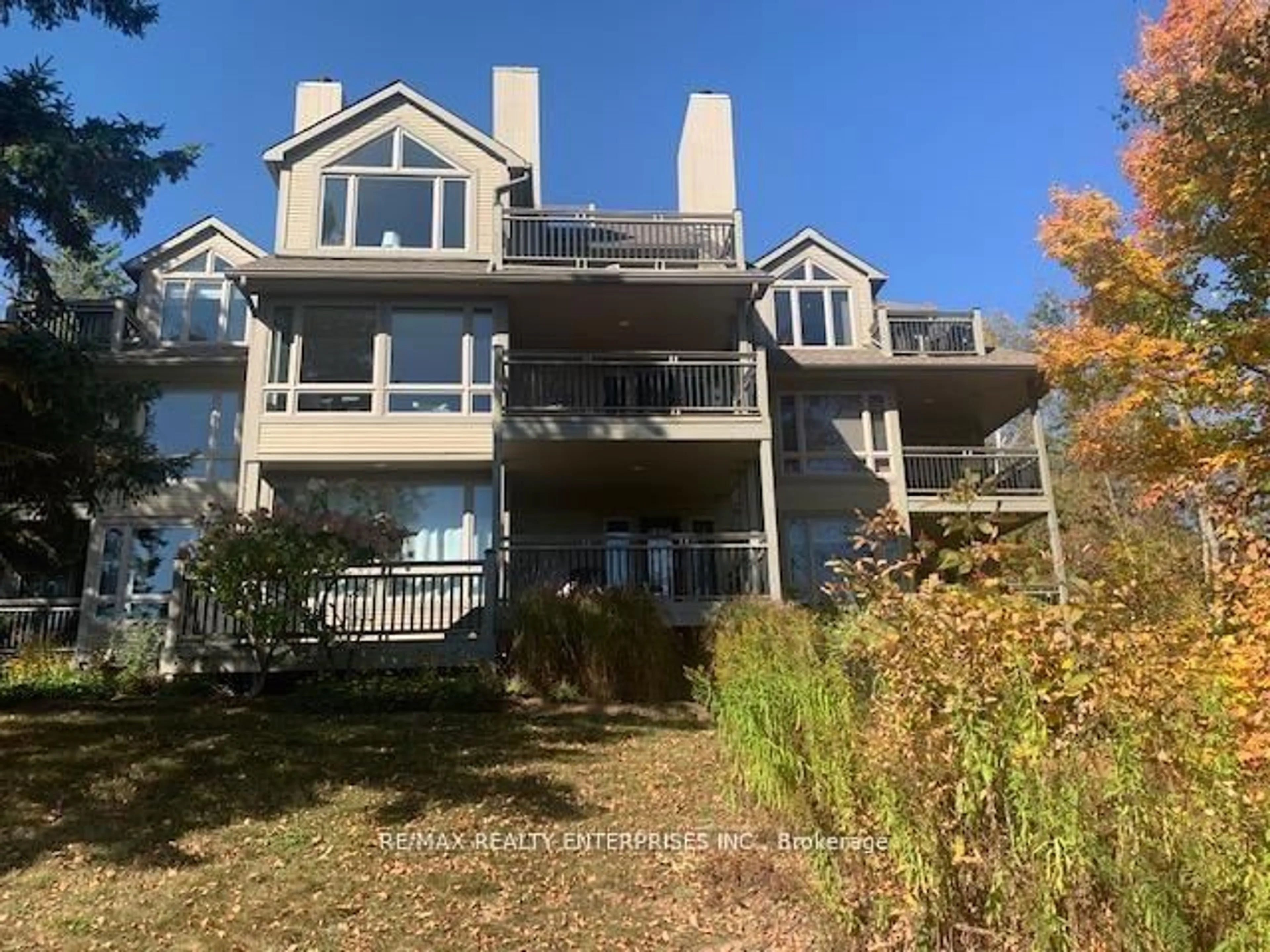 A pic from outside/outdoor area/front of a property/back of a property/a pic from drone, water/lake/river/ocean view for 3521 Grandview Forest Hill Dr, Huntsville Ontario P1H 2J5