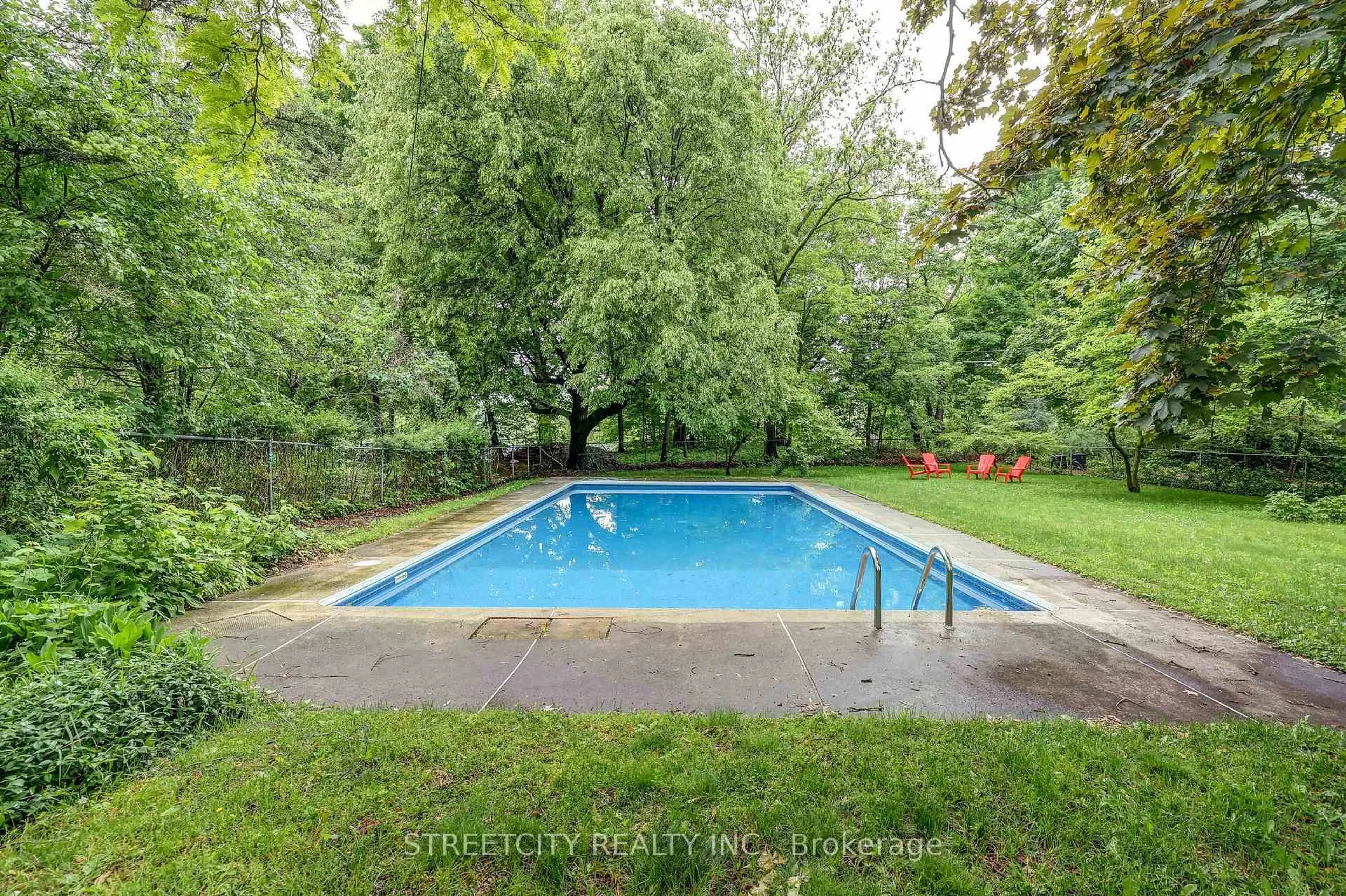 Pool for 76 Bloomfield Dr, London North Ontario N6G 1P3