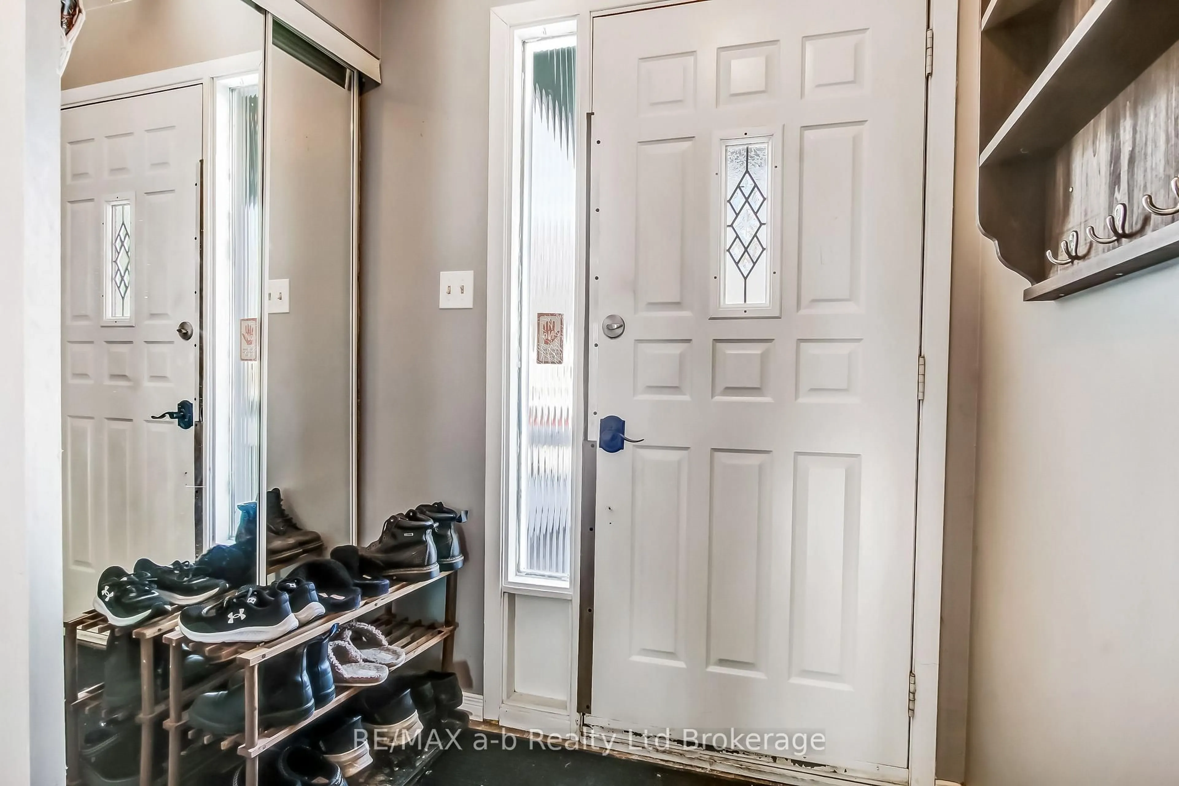 Indoor entryway for 72 Adswood Rd, London South Ontario N6E 2W1