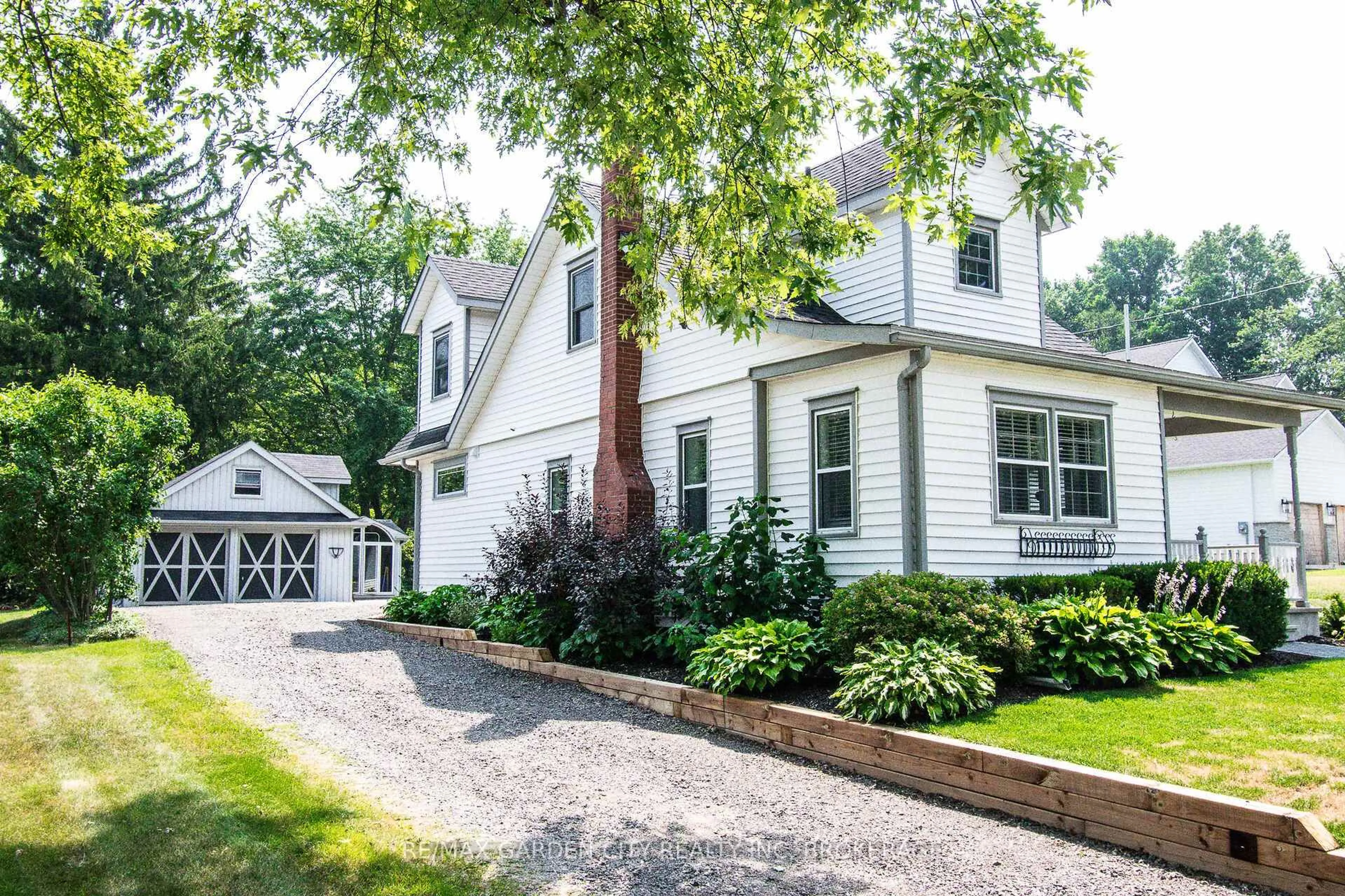 Home with vinyl exterior material, street for 1171 Maple St, Pelham Ontario L0S 1C0