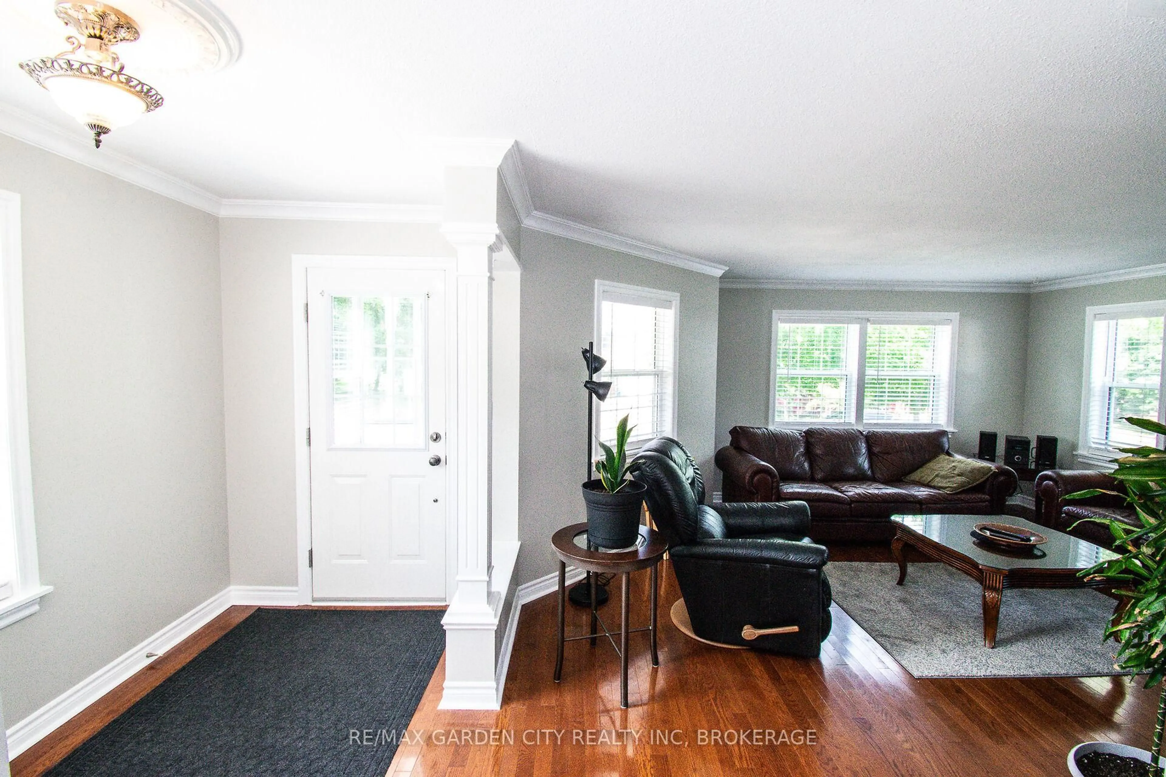 Living room with furniture, unknown for 1171 Maple St, Pelham Ontario L0S 1C0