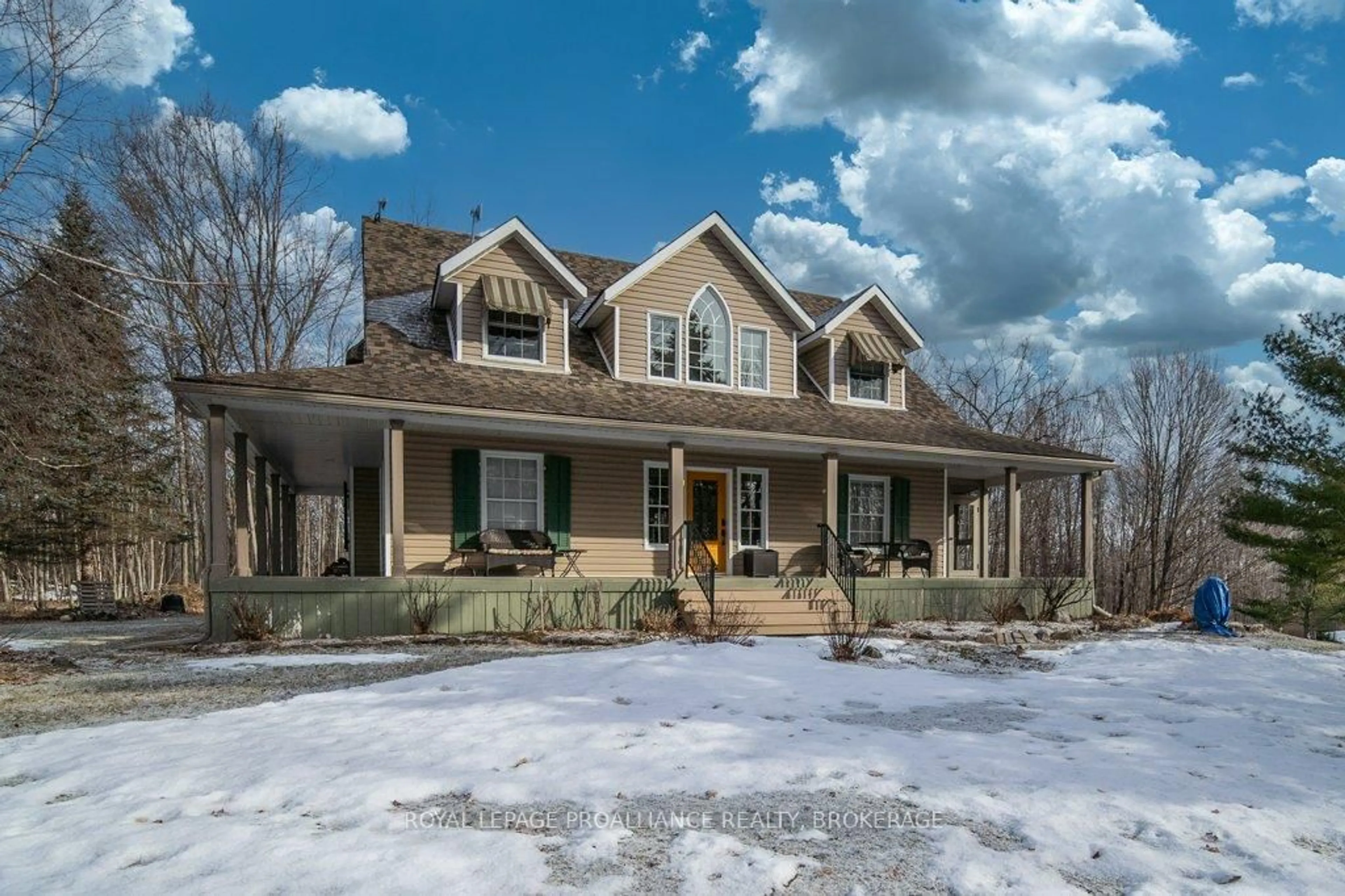 Home with vinyl exterior material, unknown for 1366 Norway Rd, Perth Road Ontario K0H 2L0