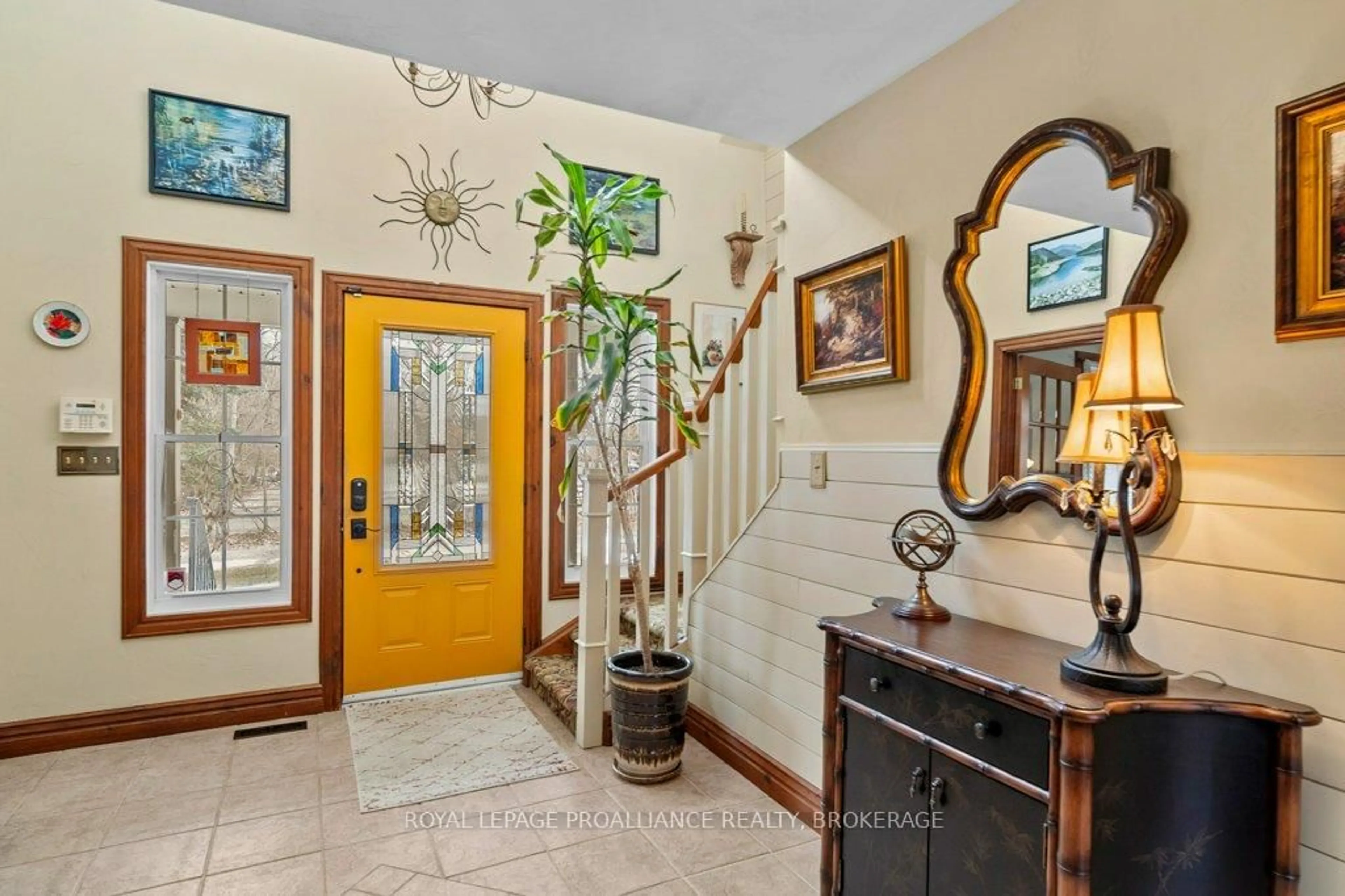 Indoor entryway for 1366 Norway Rd, Perth Road Ontario K0H 2L0