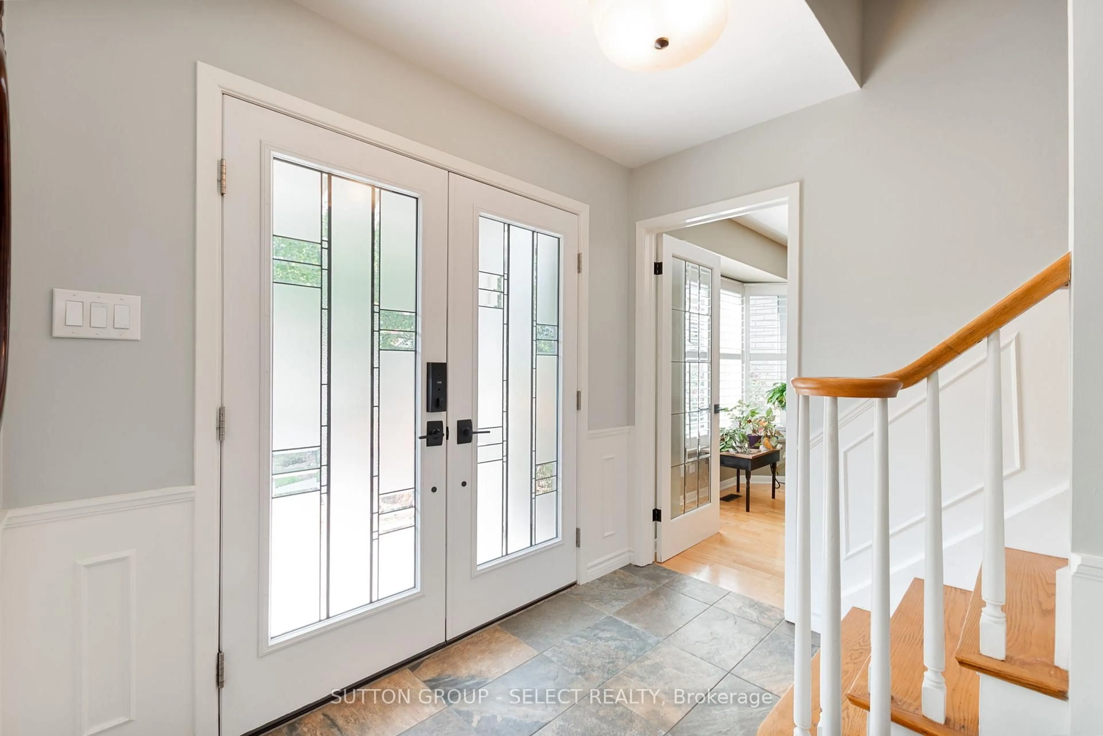 Indoor entryway for 47 SHAVIAN Blvd, London North Ontario N6G 2P1