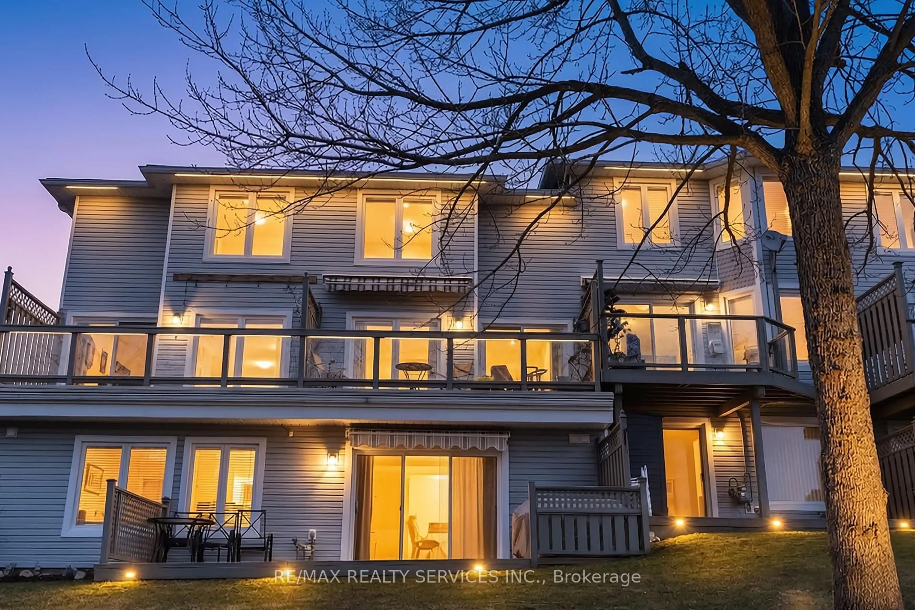 A pic from outside/outdoor area/front of a property/back of a property/a pic from drone, unknown for 245 Bishop St #9, Cambridge Ontario N3H 5N2