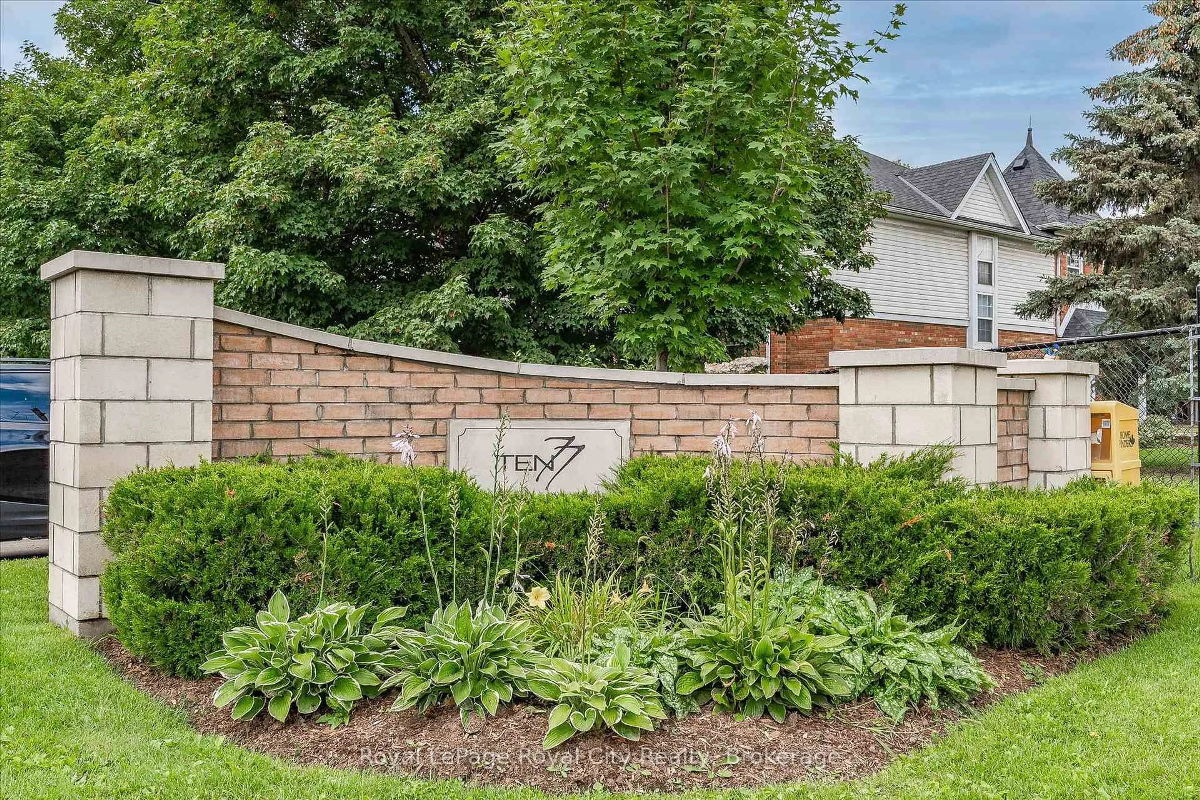 Indoor entryway for 1077 Gordon St #429, Guelph Ontario N1L 1H2