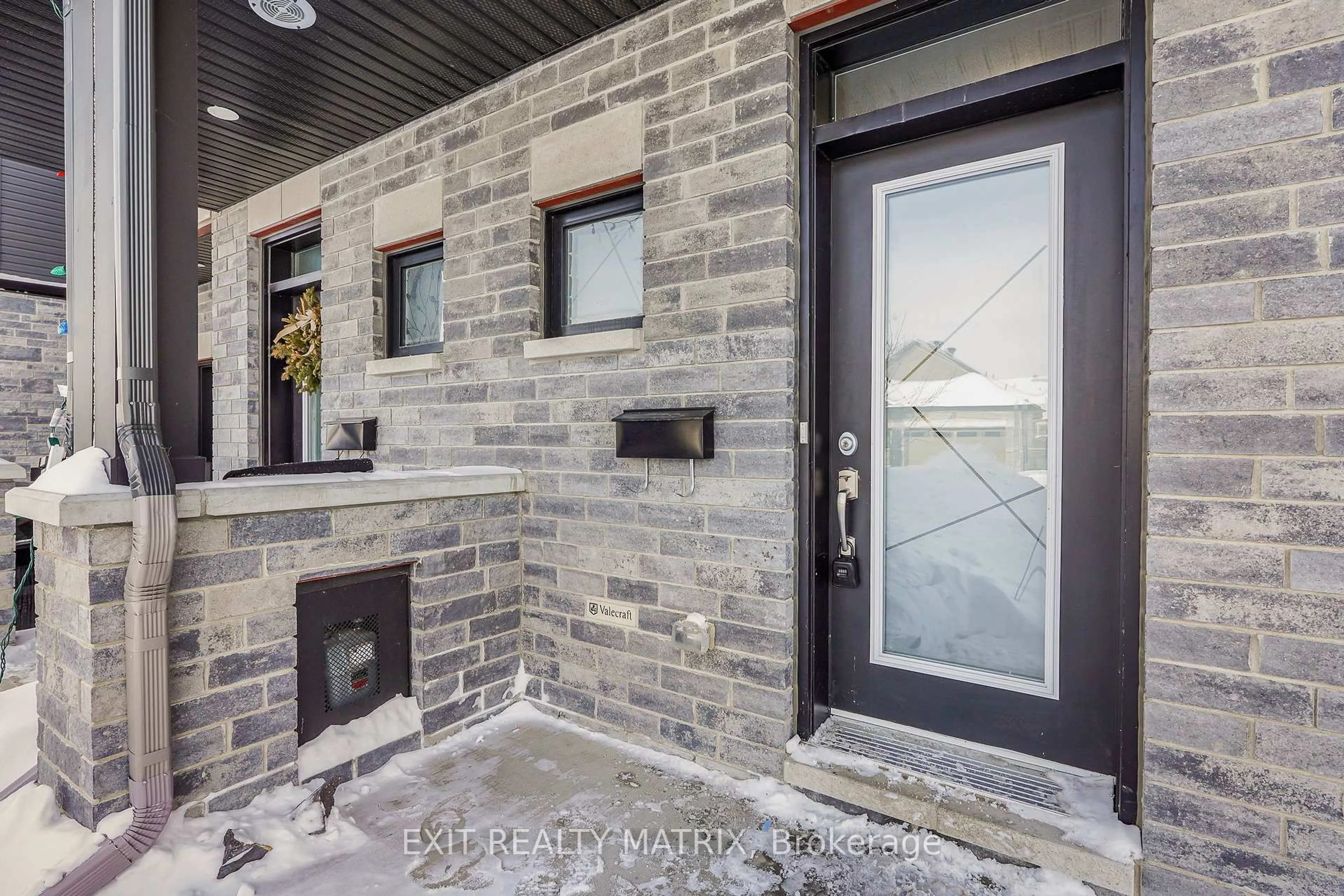 Indoor entryway for 781 Namur St, Russell Ontario K0A 1W0