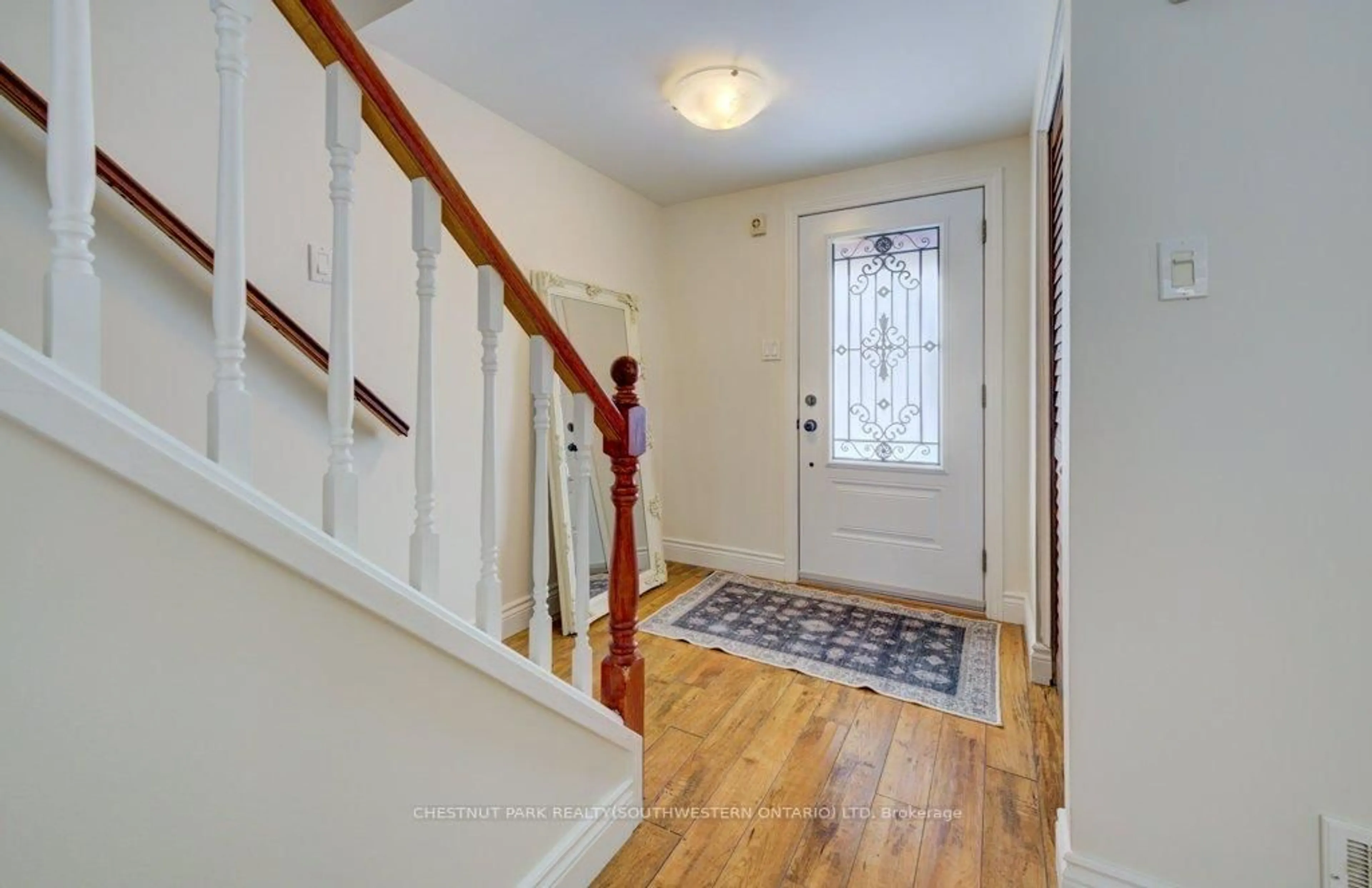 Indoor entryway for 776 Scottsdale Dr, Guelph Ontario N1G 3L8