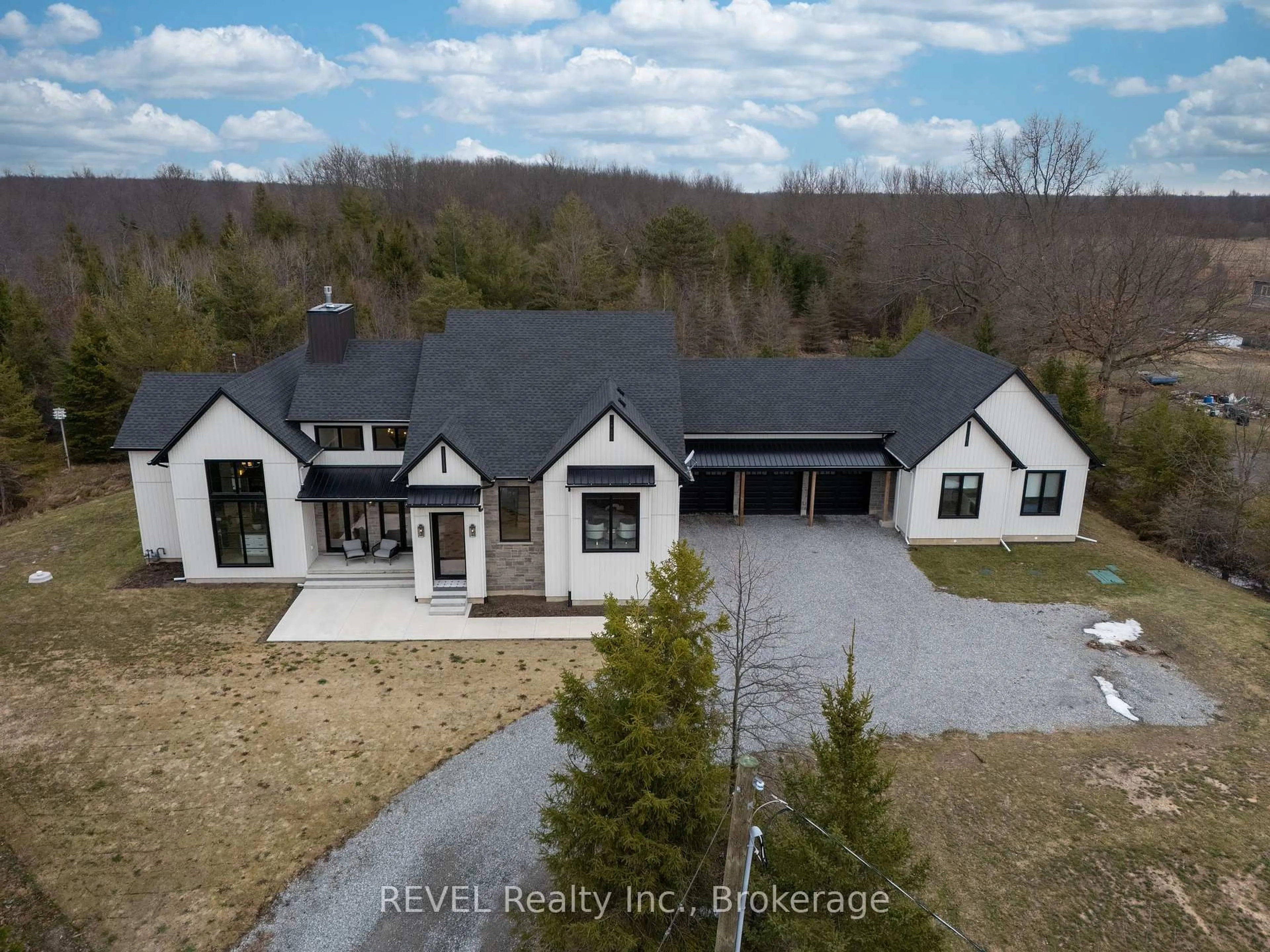 A pic from outside/outdoor area/front of a property/back of a property/a pic from drone, unknown for 3901 White Rd, Port Colborne Ontario L3K 5V5