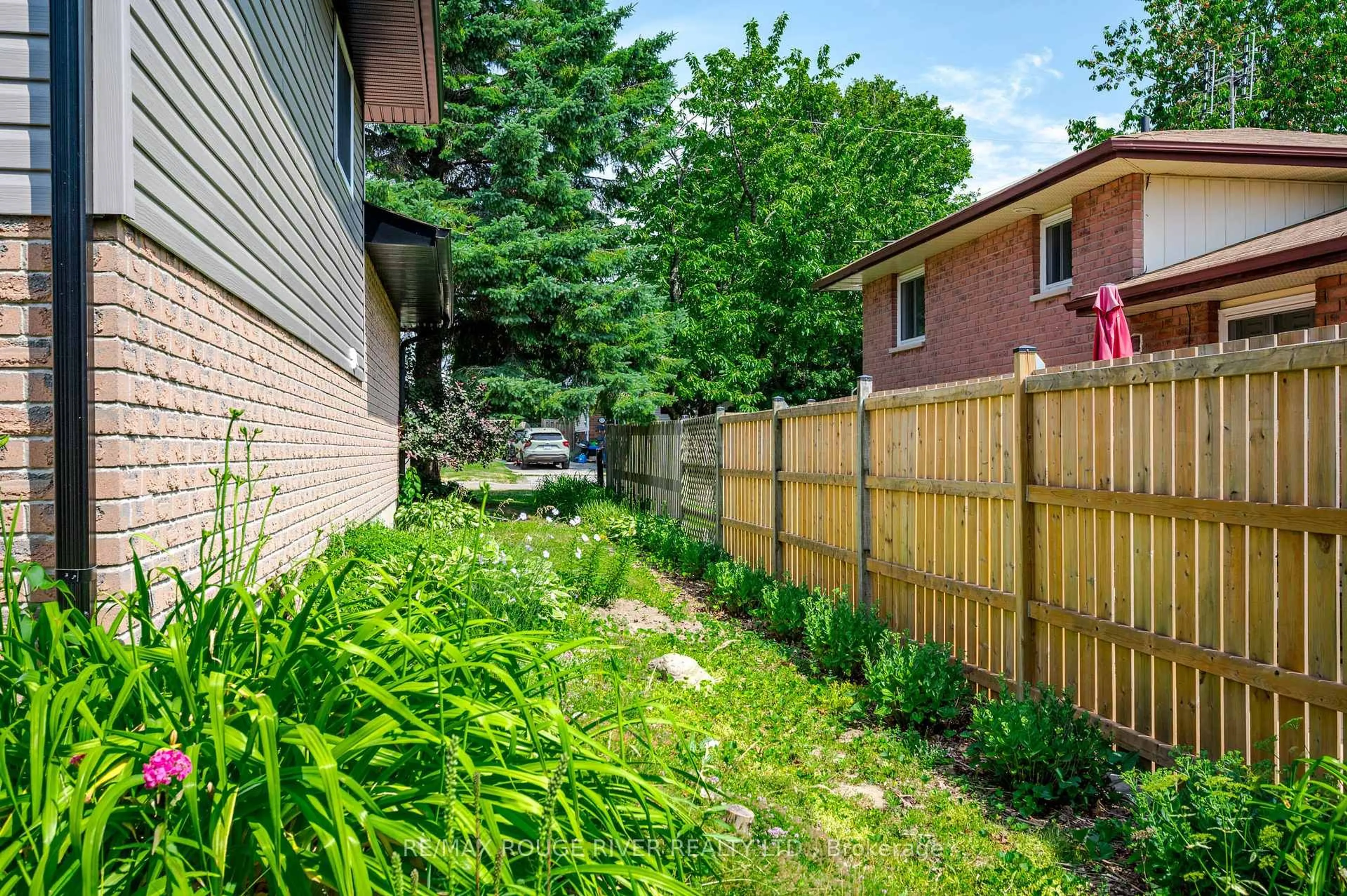 Patio, street for 875 Westwood Cres, Cobourg Ontario K9A 5B3