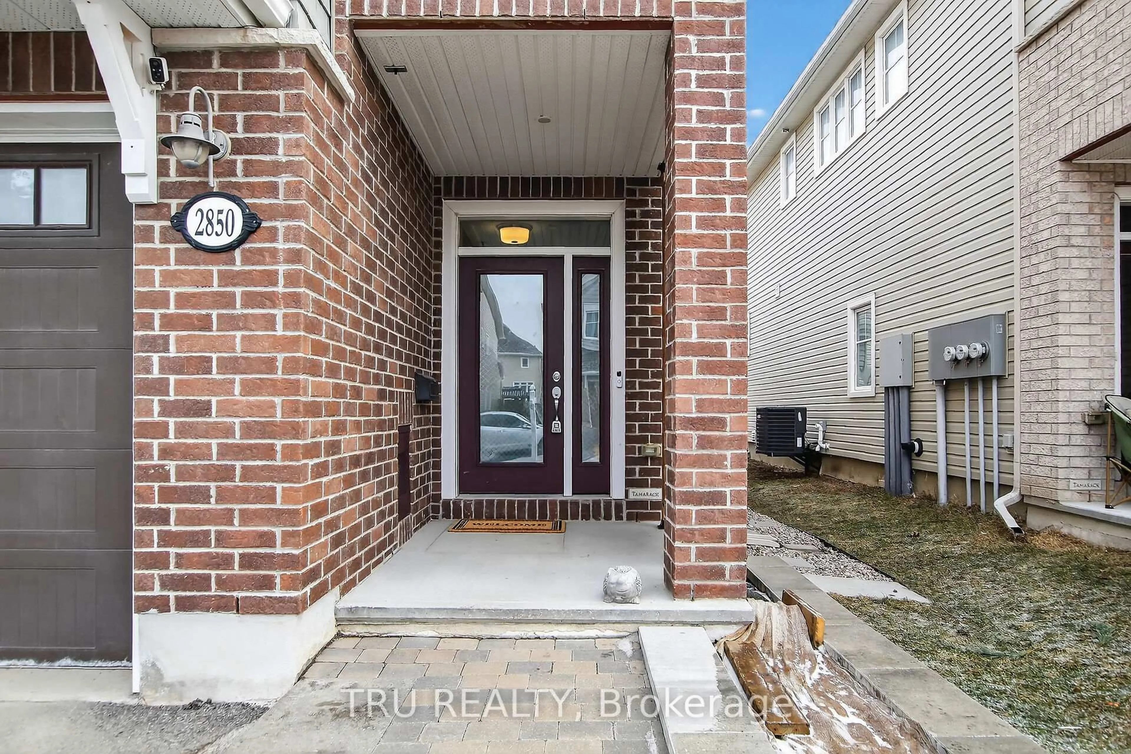 Indoor entryway for 2850 Grand Canal St, Ottawa Ontario K2J 0T3