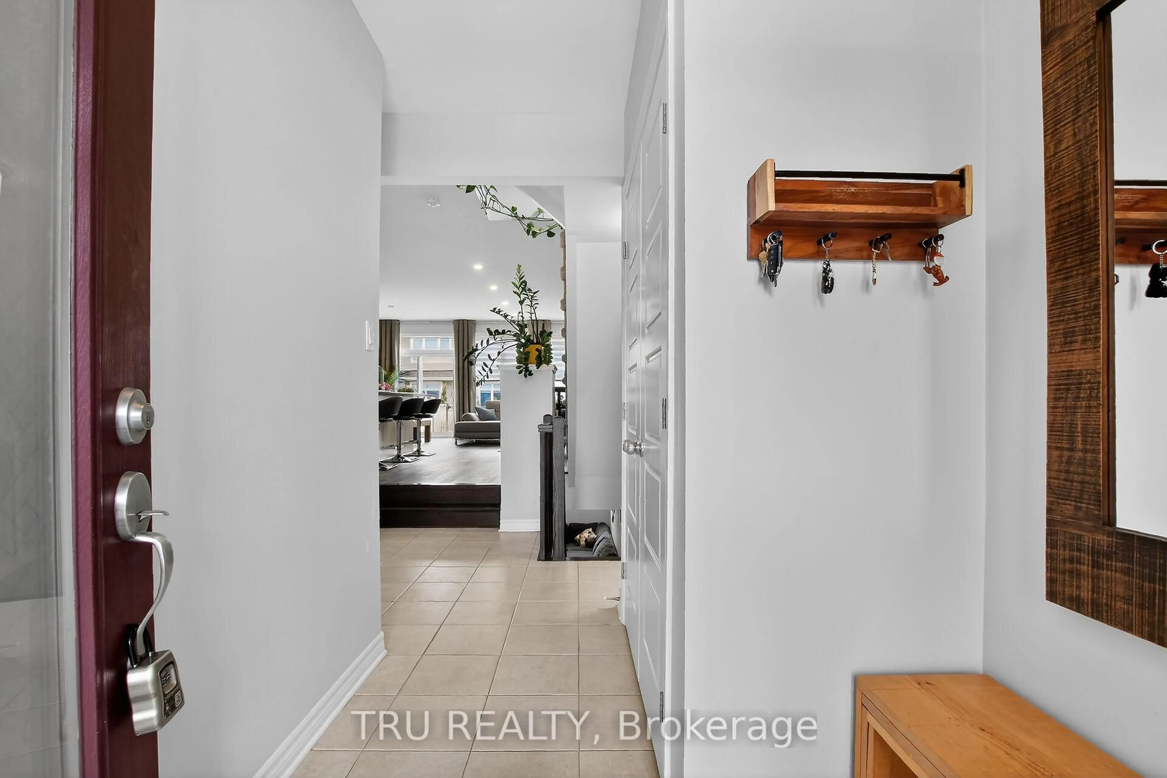 Indoor entryway for 2850 Grand Canal St, Ottawa Ontario K2J 0T3