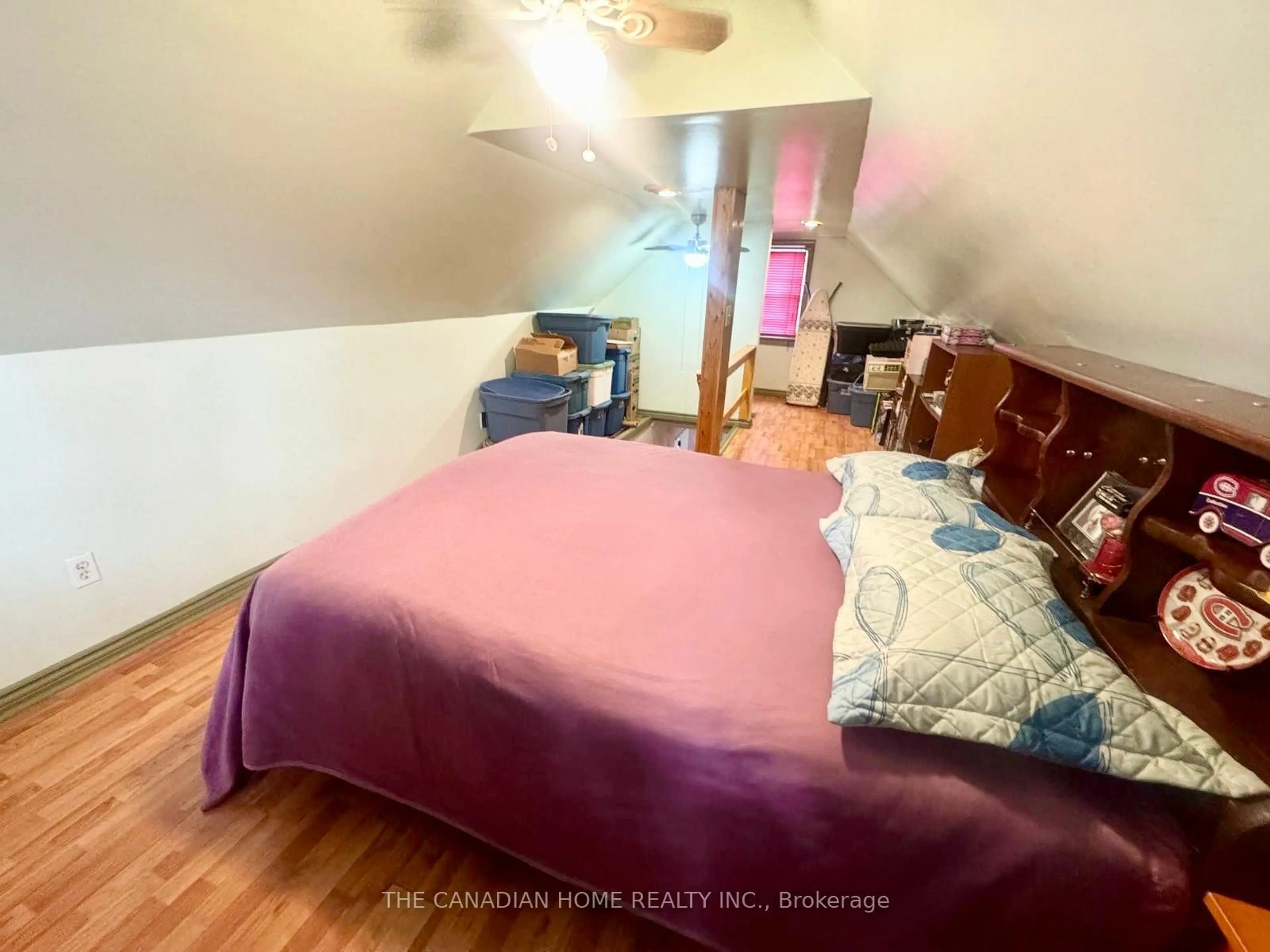 A pic of a room for 611 Rennie St, Hamilton Ontario L8H 3P8