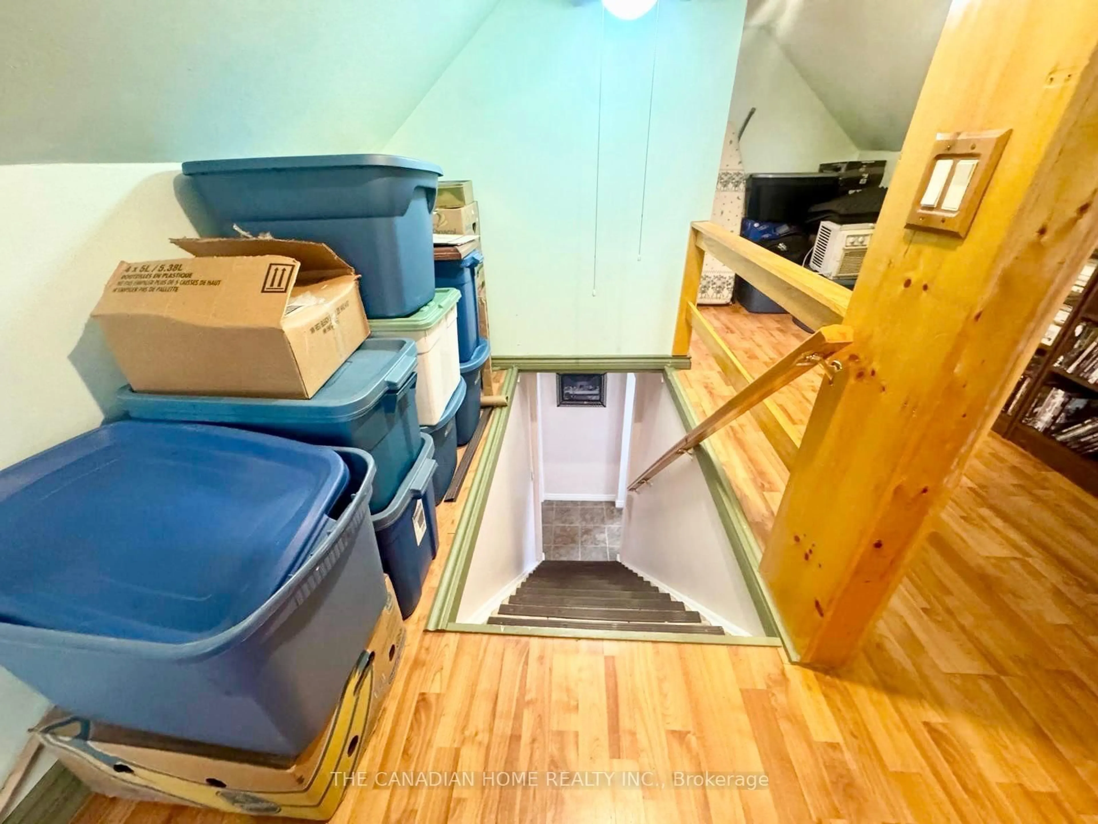 Storage room or clothes room or walk-in closet for 611 Rennie St, Hamilton Ontario L8H 3P8