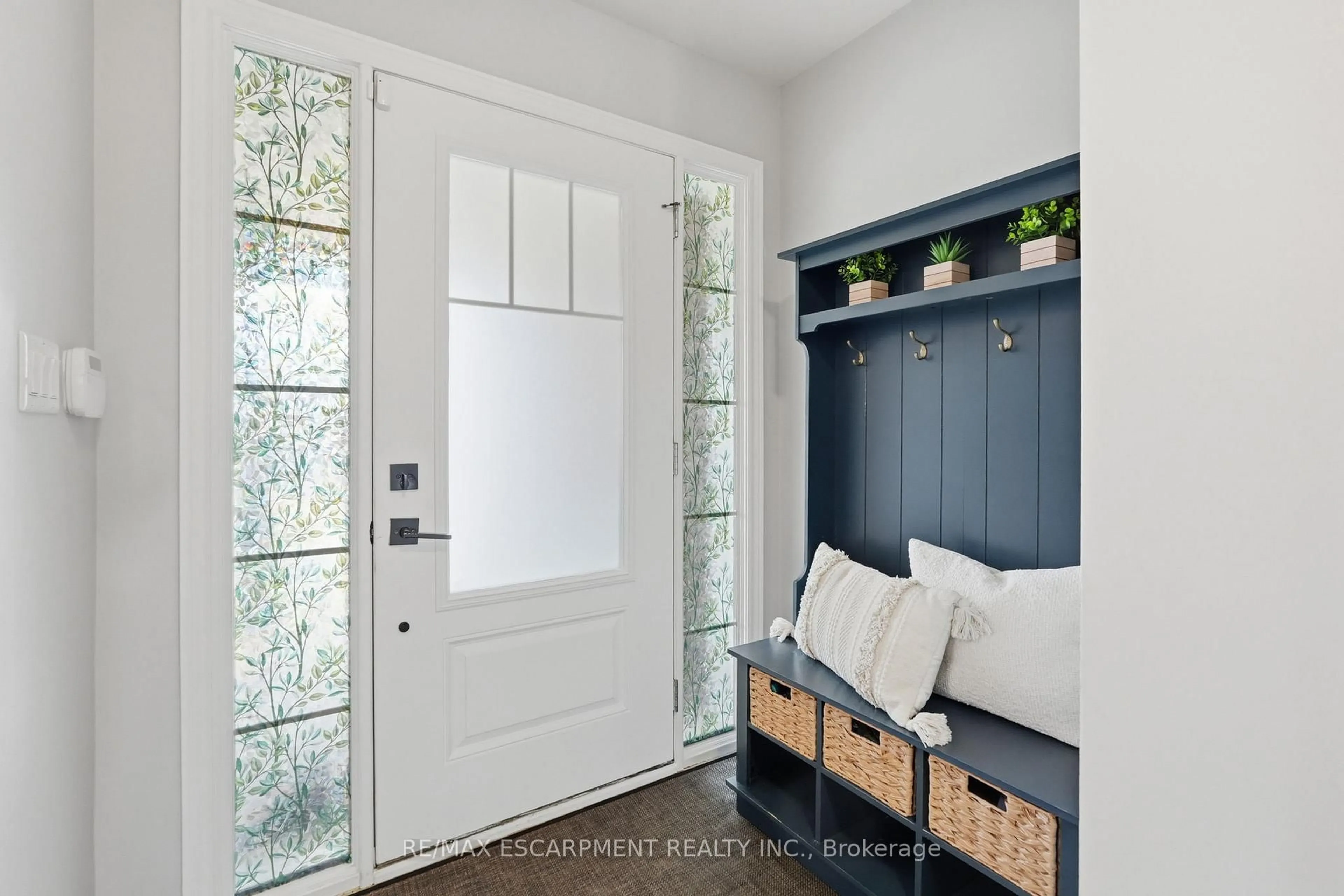 Indoor entryway for 4021 Bush Cres, Lincoln Ontario L0R 1B9