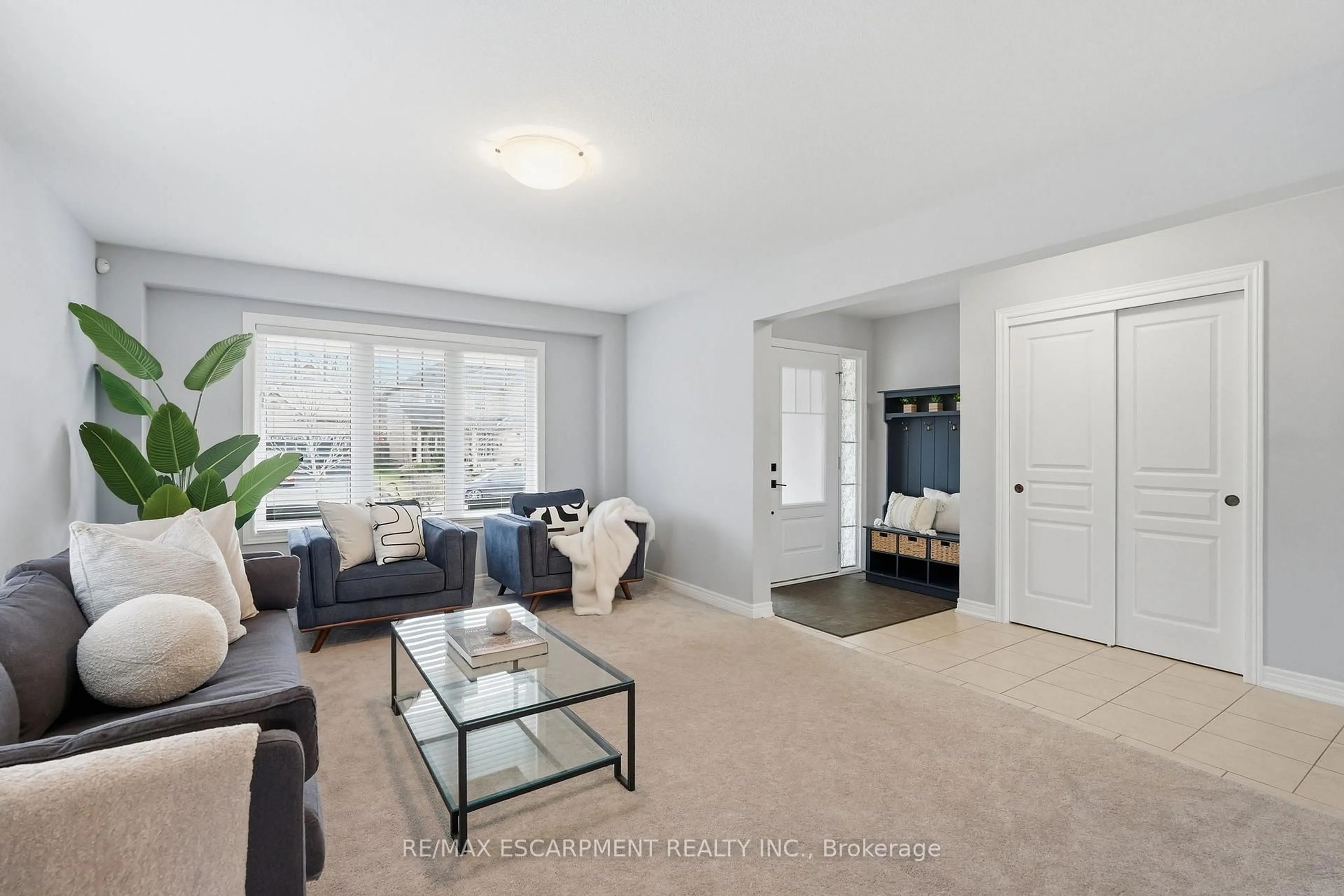 Living room with furniture, unknown for 4021 Bush Cres, Lincoln Ontario L0R 1B9