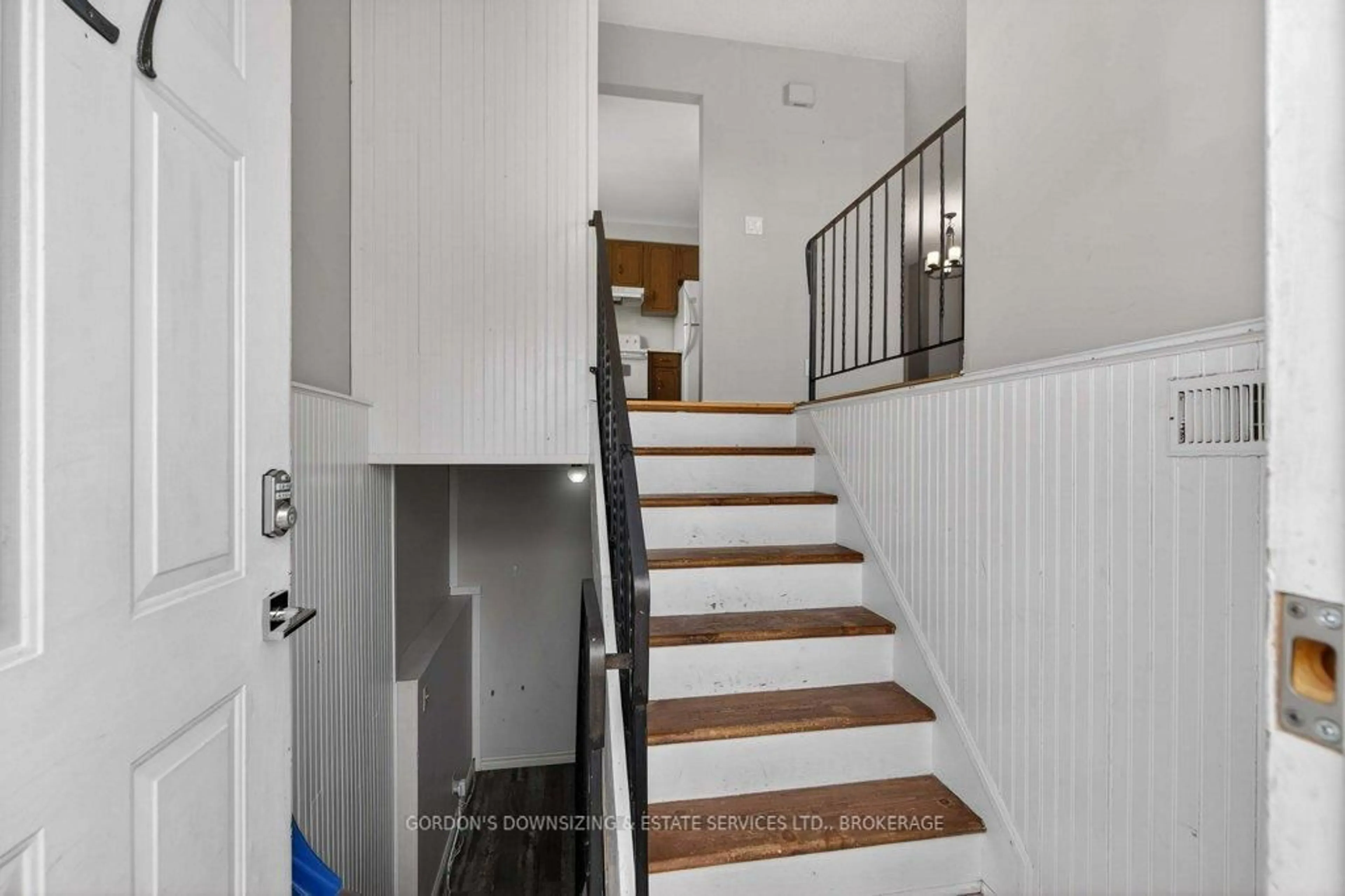 Stairs for 221 Newburgh Rd, Greater Napanee Ontario K7R 1C8