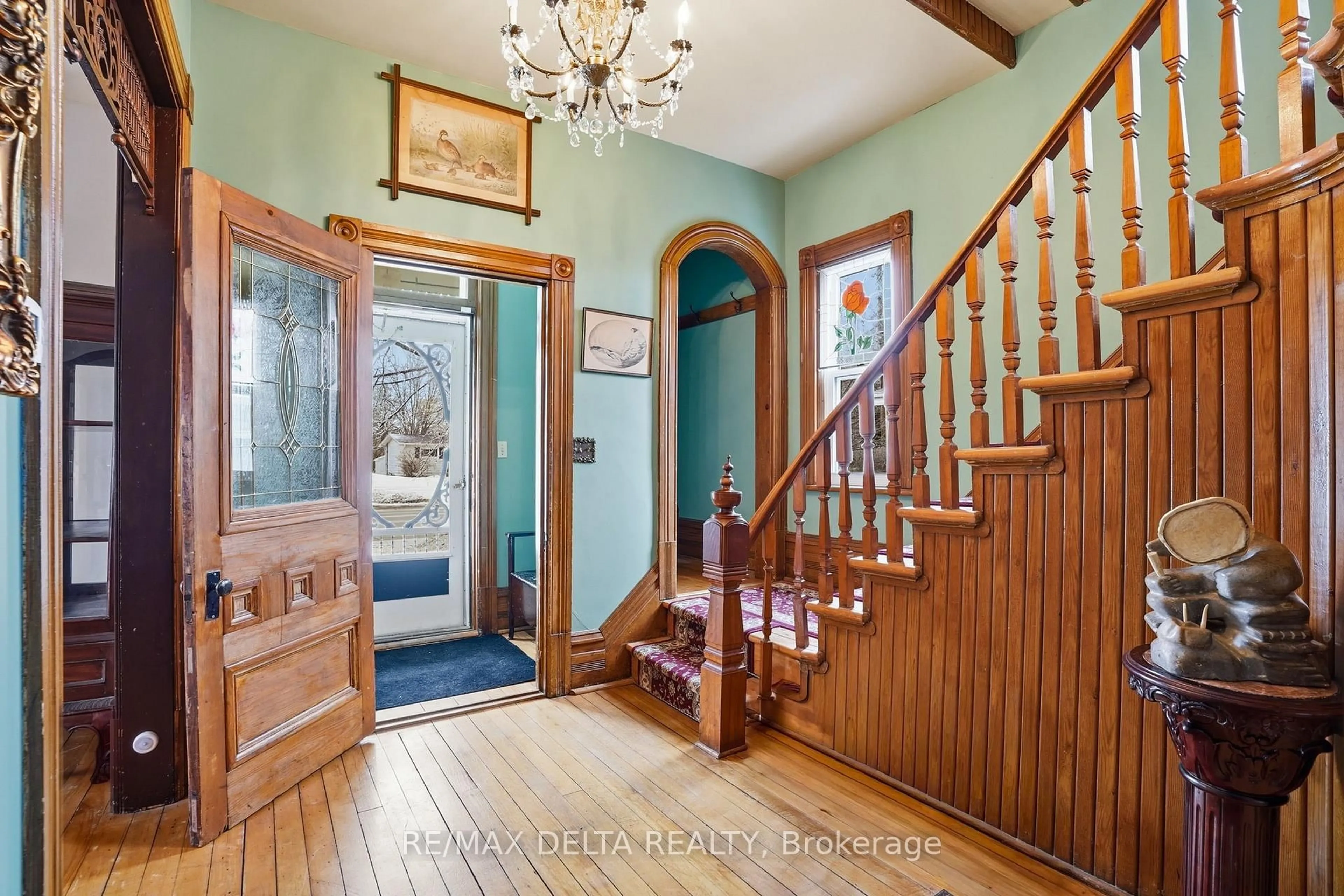 Indoor entryway for 132 High St, Champlain Ontario K0B 1R0