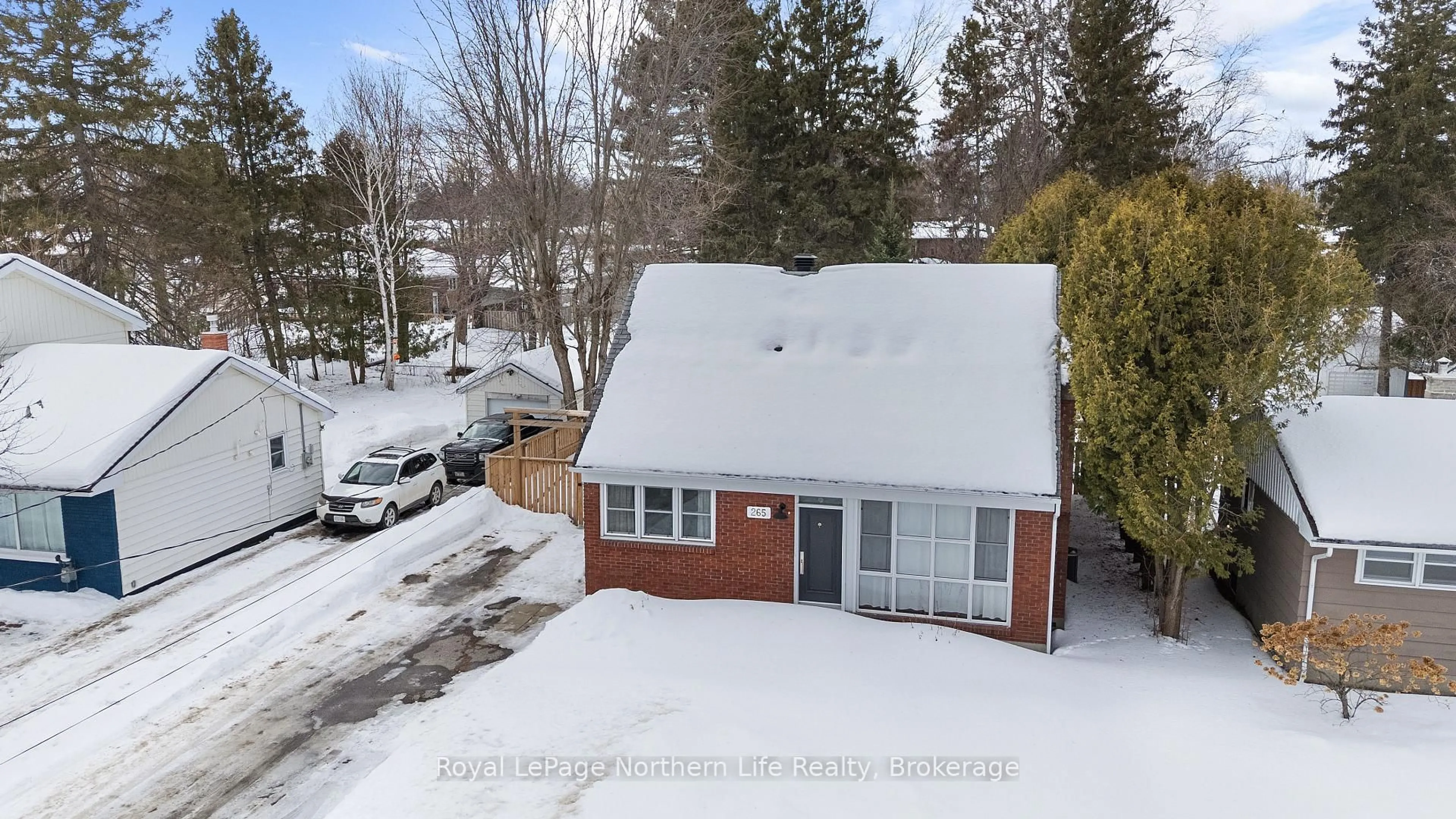 A pic from outside/outdoor area/front of a property/back of a property/a pic from drone, street for 265 Lakeside Dr, North Bay Ontario P1A 3E2