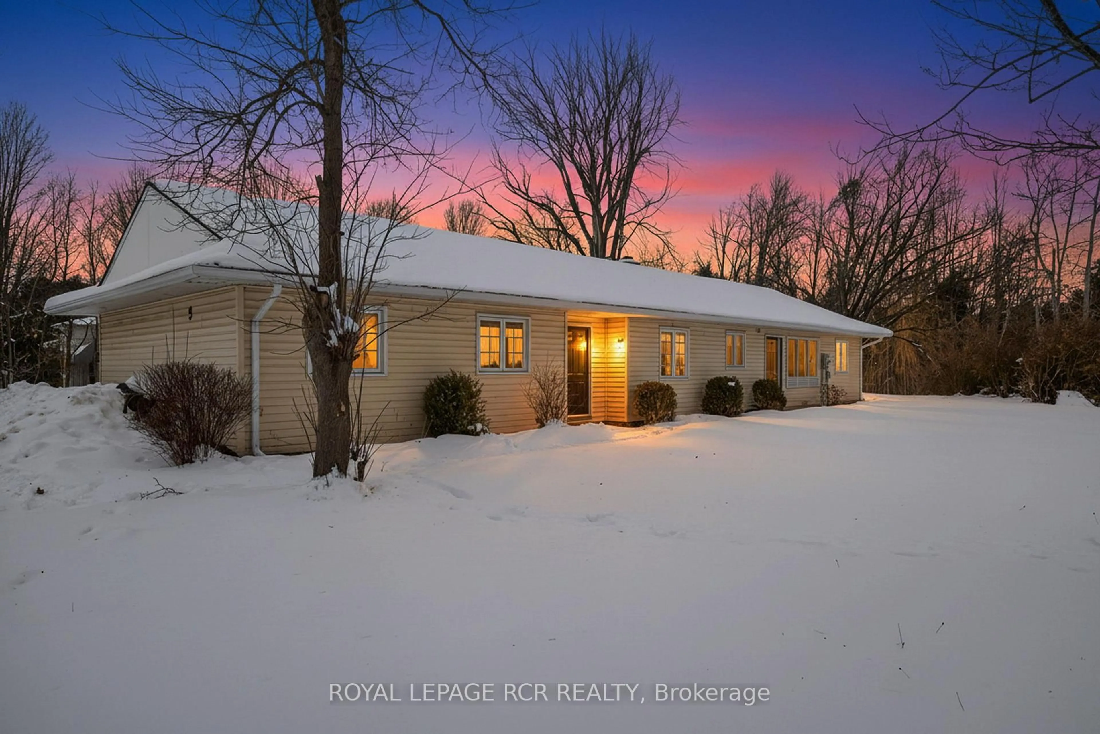A pic from outside/outdoor area/front of a property/back of a property/a pic from drone, street for 3 Starrview Cres, Mono Ontario L9W 3A8