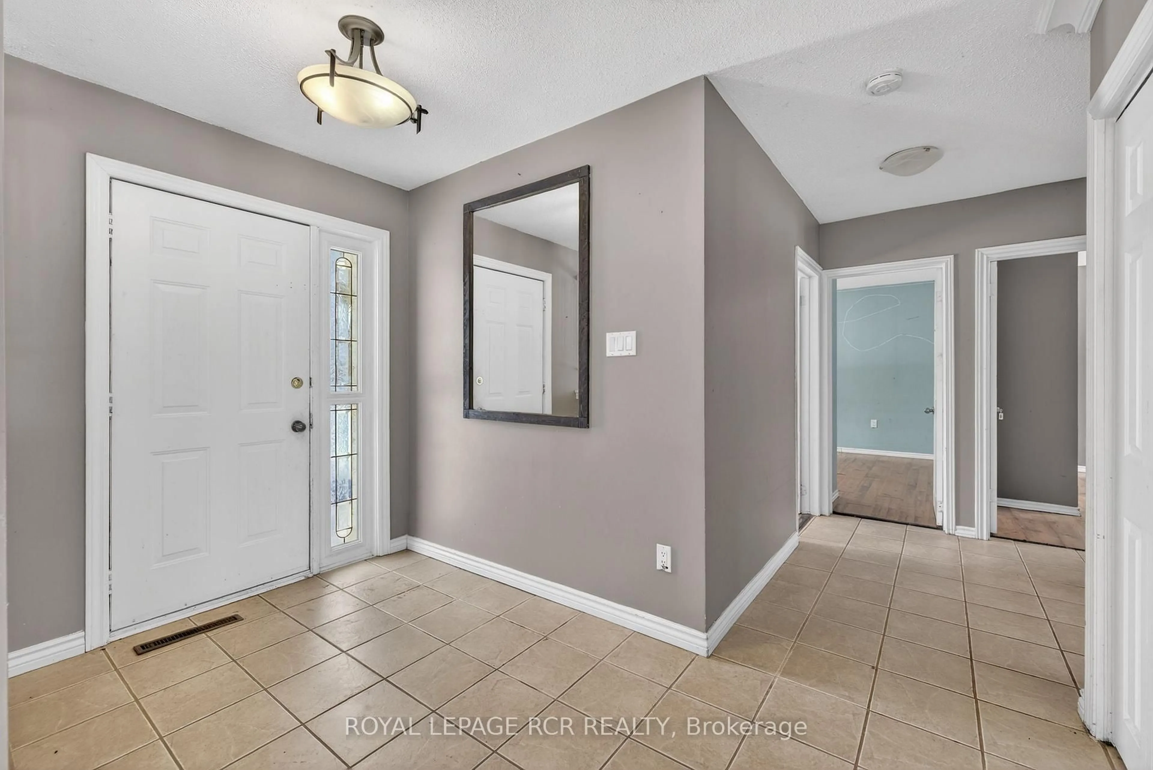 Indoor entryway for 3 Starrview Cres, Mono Ontario L9W 3A8