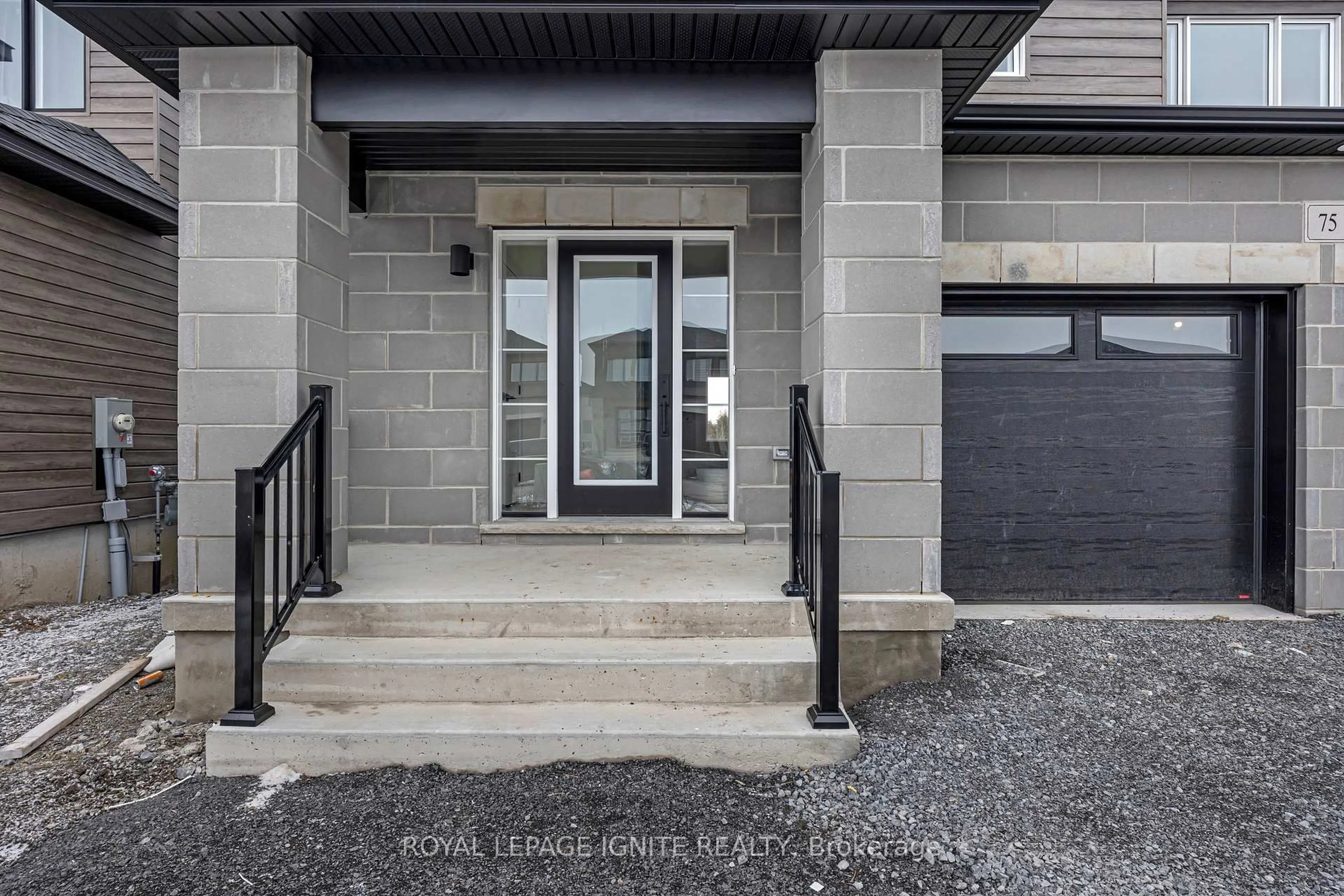 Indoor entryway for 75 Creighton Dr #Lot 72, Bissett Creek Ontario K0H 2H0