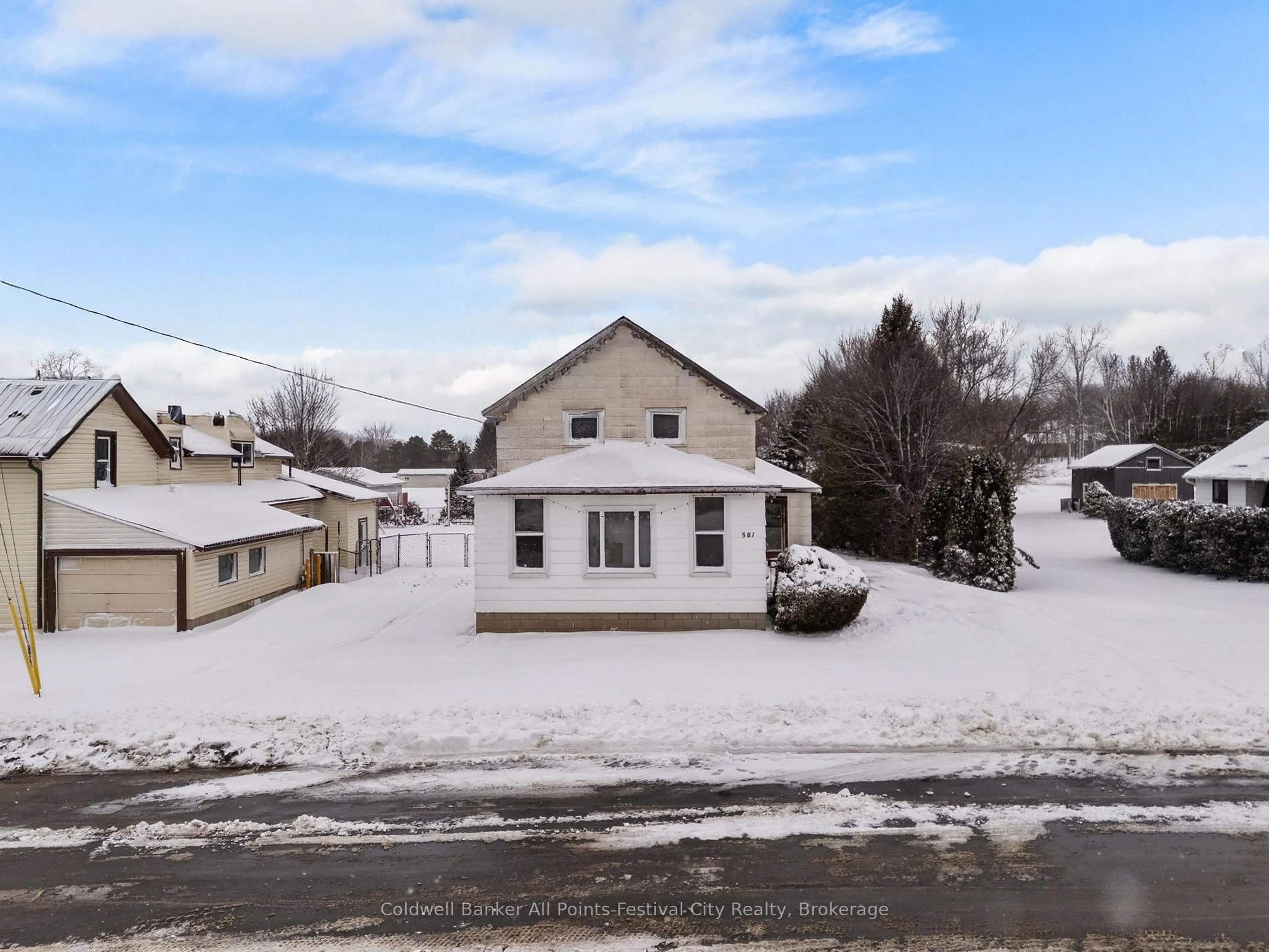 A pic from outside/outdoor area/front of a property/back of a property/a pic from drone, street for 581 Gough St, Huron-Kinloss Ontario N0G 2H0