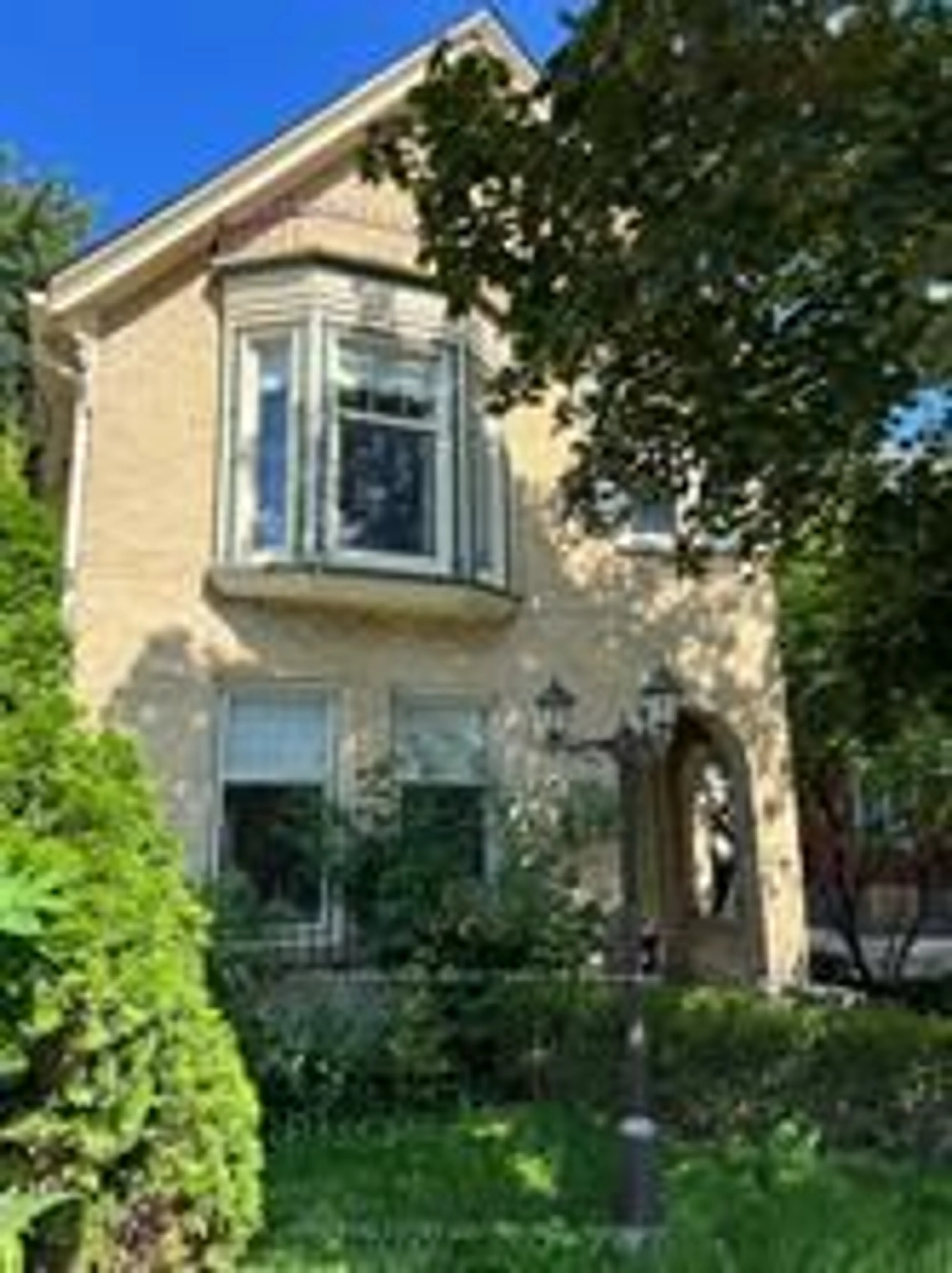 Unknown for 552 Adelaide St, London East Ontario N6B 3J5