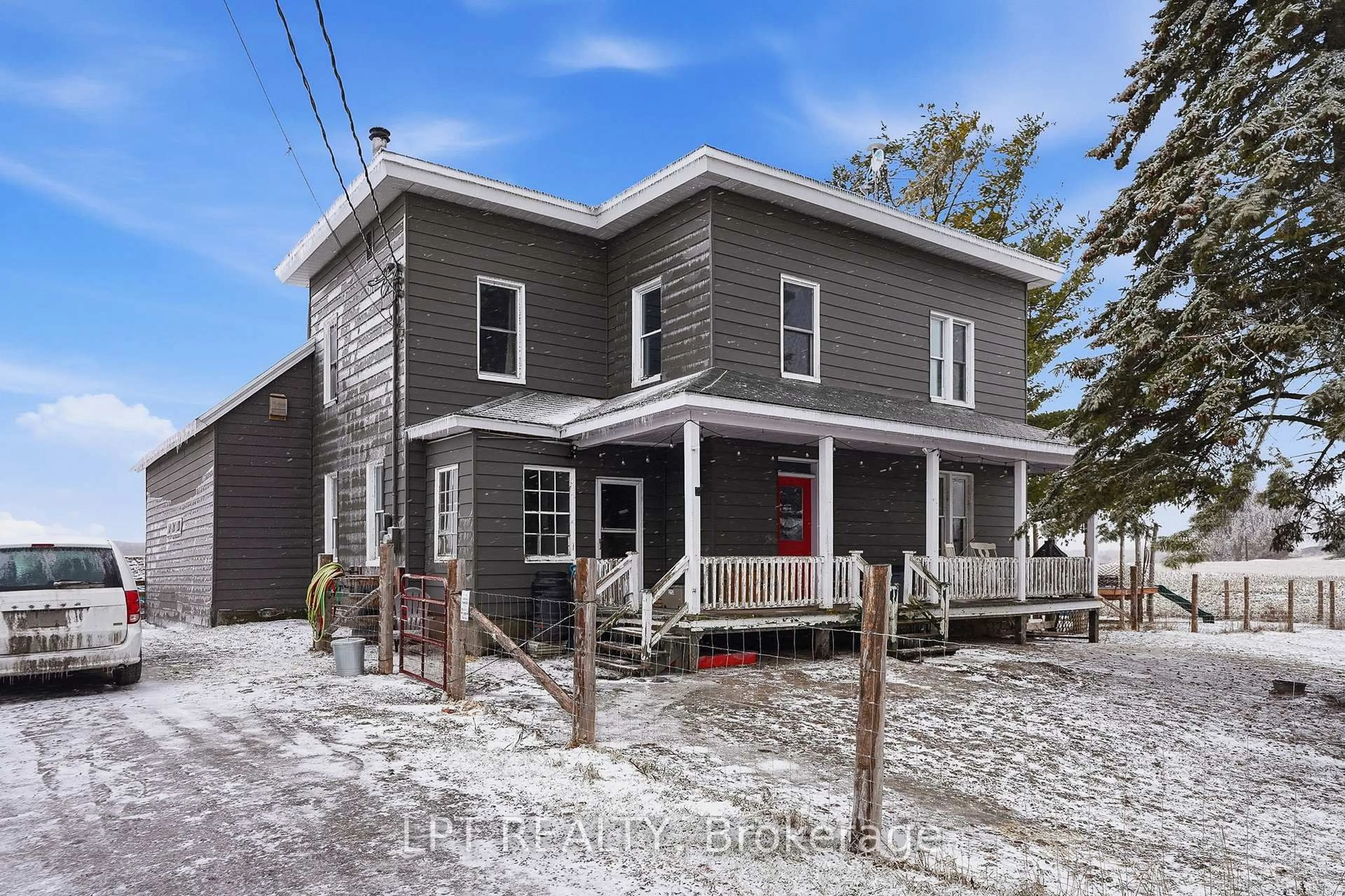 Home with brick exterior material, building for 21630 Laggan-Glenelg Rd, North Glengarry Ontario K0B 1E0