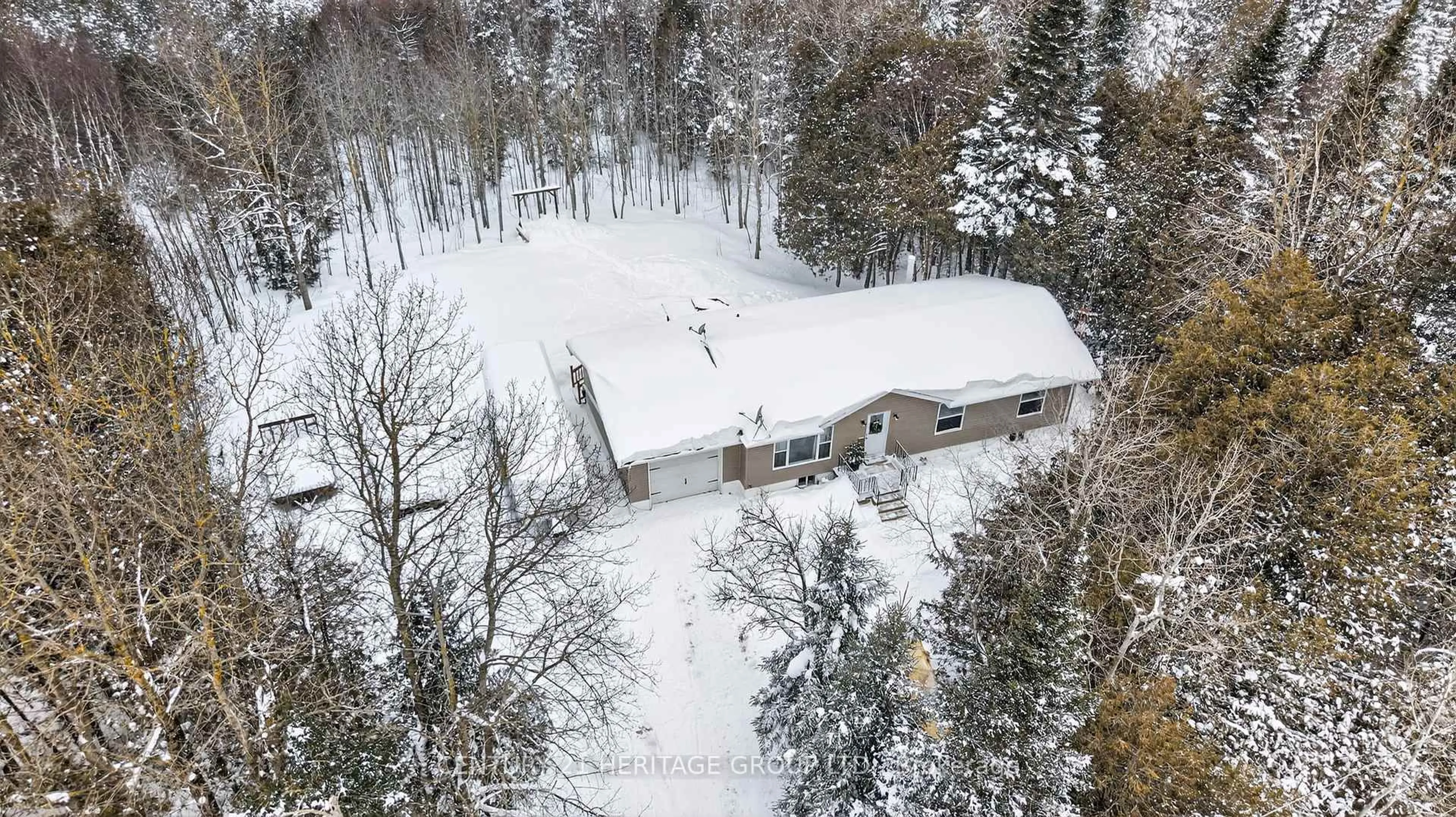 A pic from outside/outdoor area/front of a property/back of a property/a pic from drone, unknown for 151564 Southgate 15 Sdrd, Southgate Ontario N0G 1N0