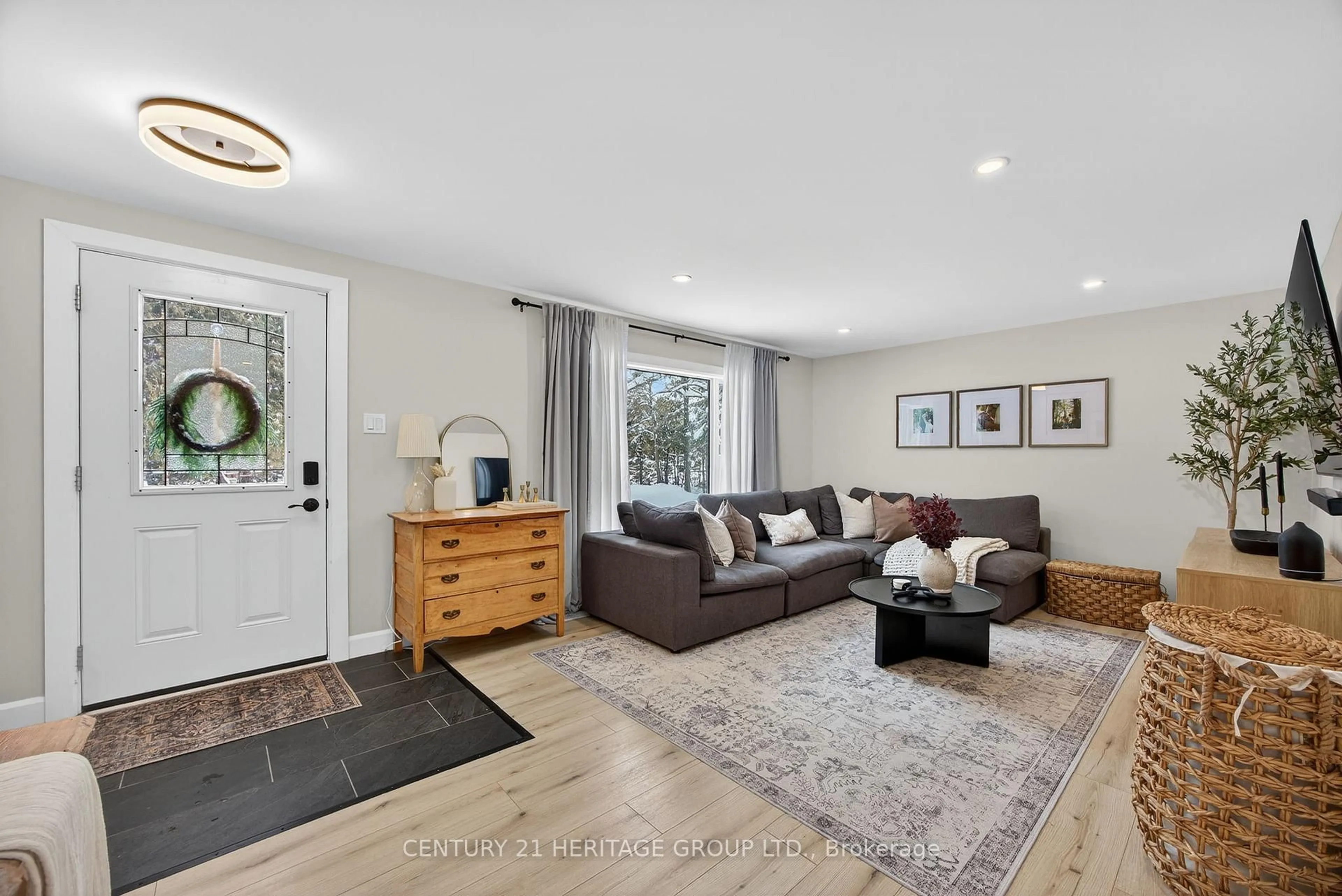 Living room with furniture, unknown for 151564 Southgate 15 Sdrd, Southgate Ontario N0G 1N0