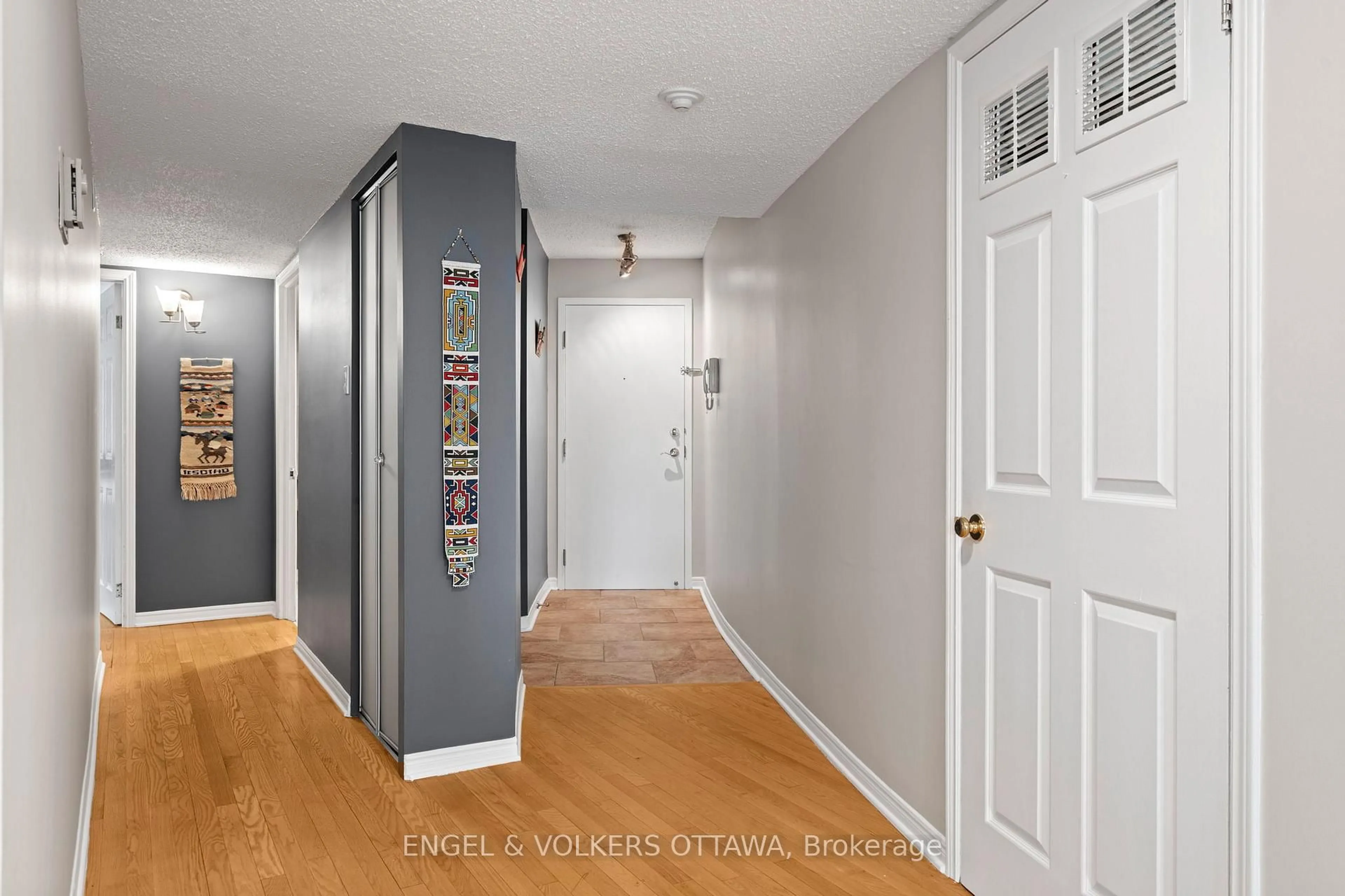 Indoor entryway for 10 Main St #207, Ottawa Ontario K1S 1M9
