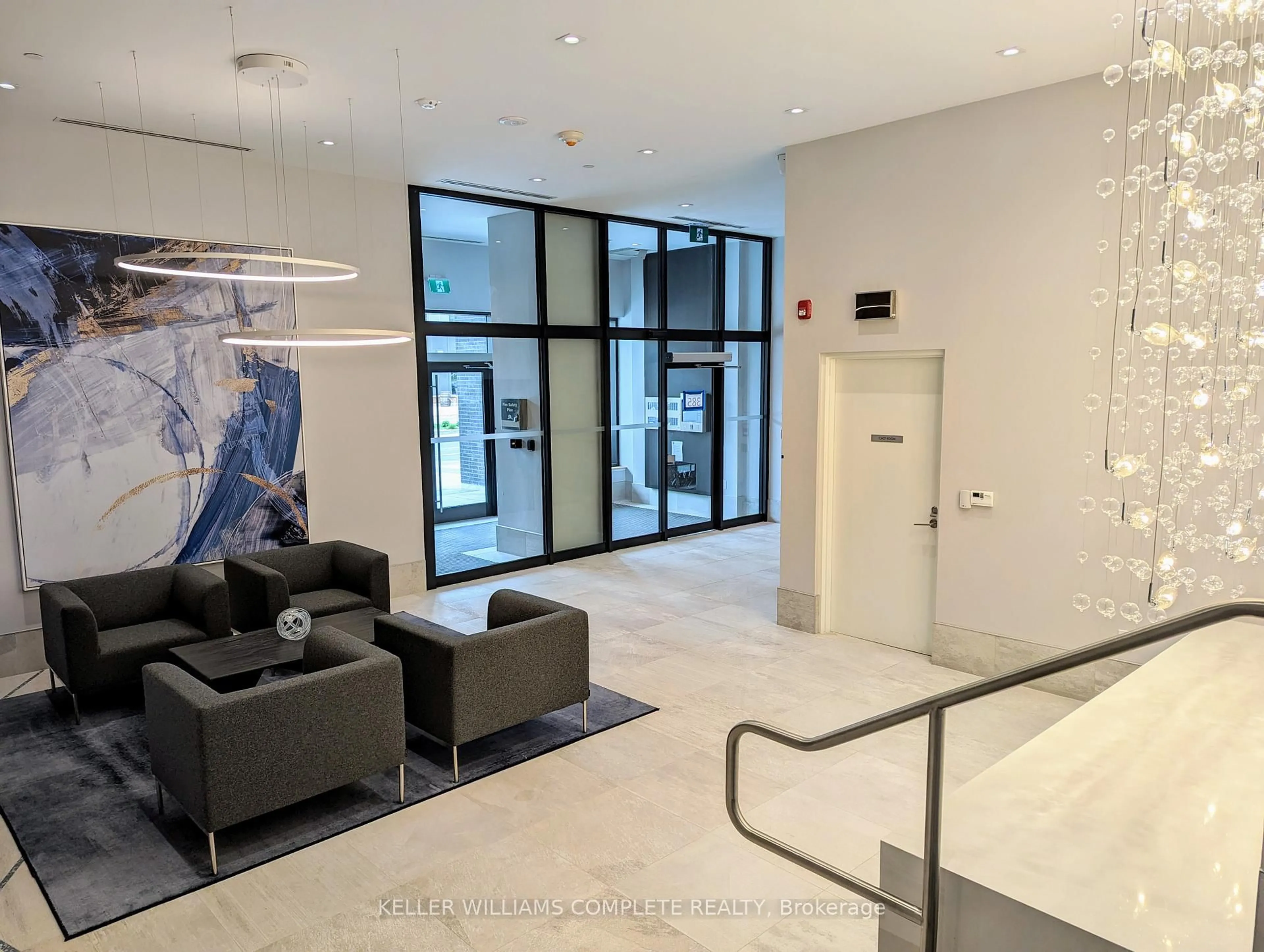 Indoor foyer for 385 WINSTON Rd #1311, Grimsby Ontario L3M 4E8