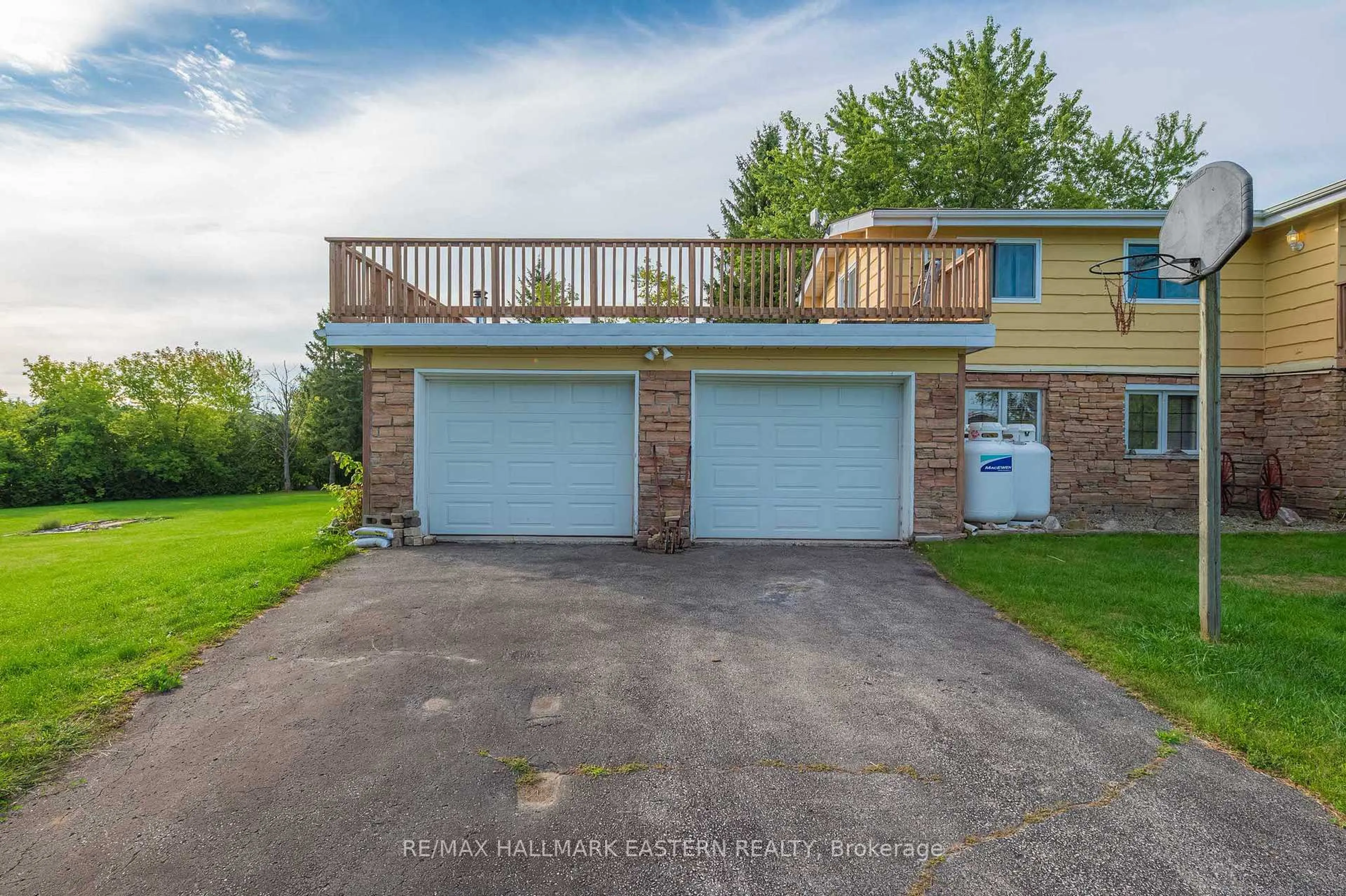 A pic from outside/outdoor area/front of a property/back of a property/a pic from drone, water/lake/river/ocean view for 137 Grandview Dr, Alnwick/Haldimand Ontario K0K 2X0