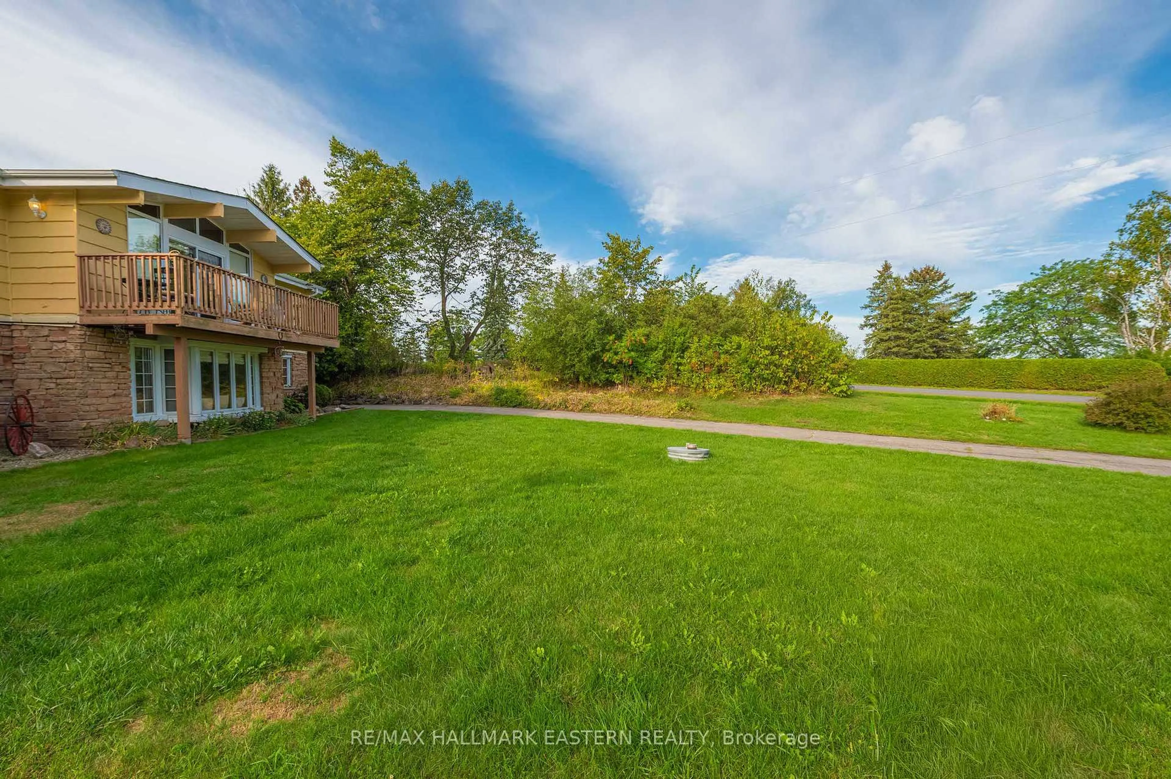 A pic from outside/outdoor area/front of a property/back of a property/a pic from drone, water/lake/river/ocean view for 137 Grandview Dr, Alnwick/Haldimand Ontario K0K 2X0