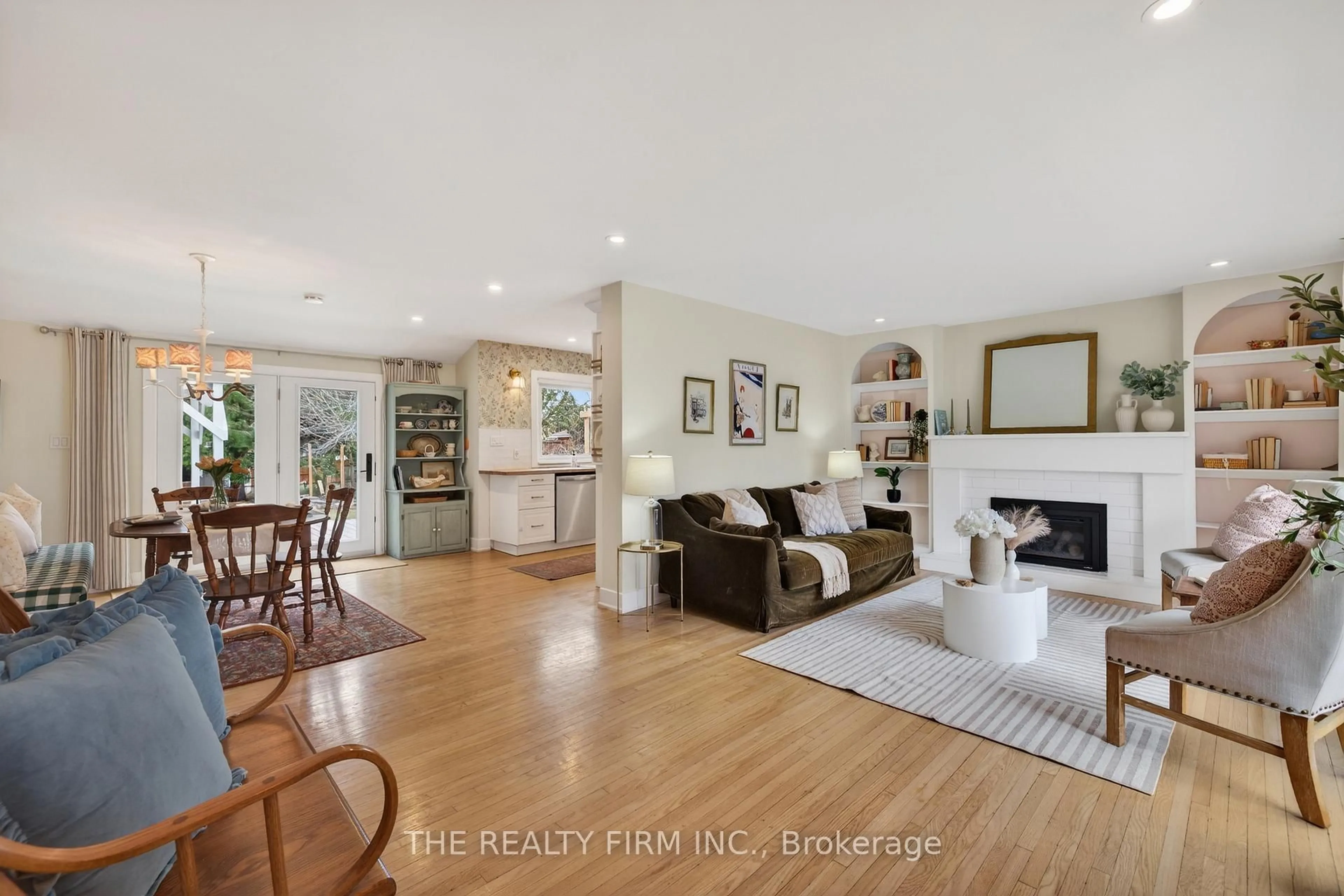 Living room with furniture, unknown for 198 Buckingham St, London South Ontario N5Z 3V5