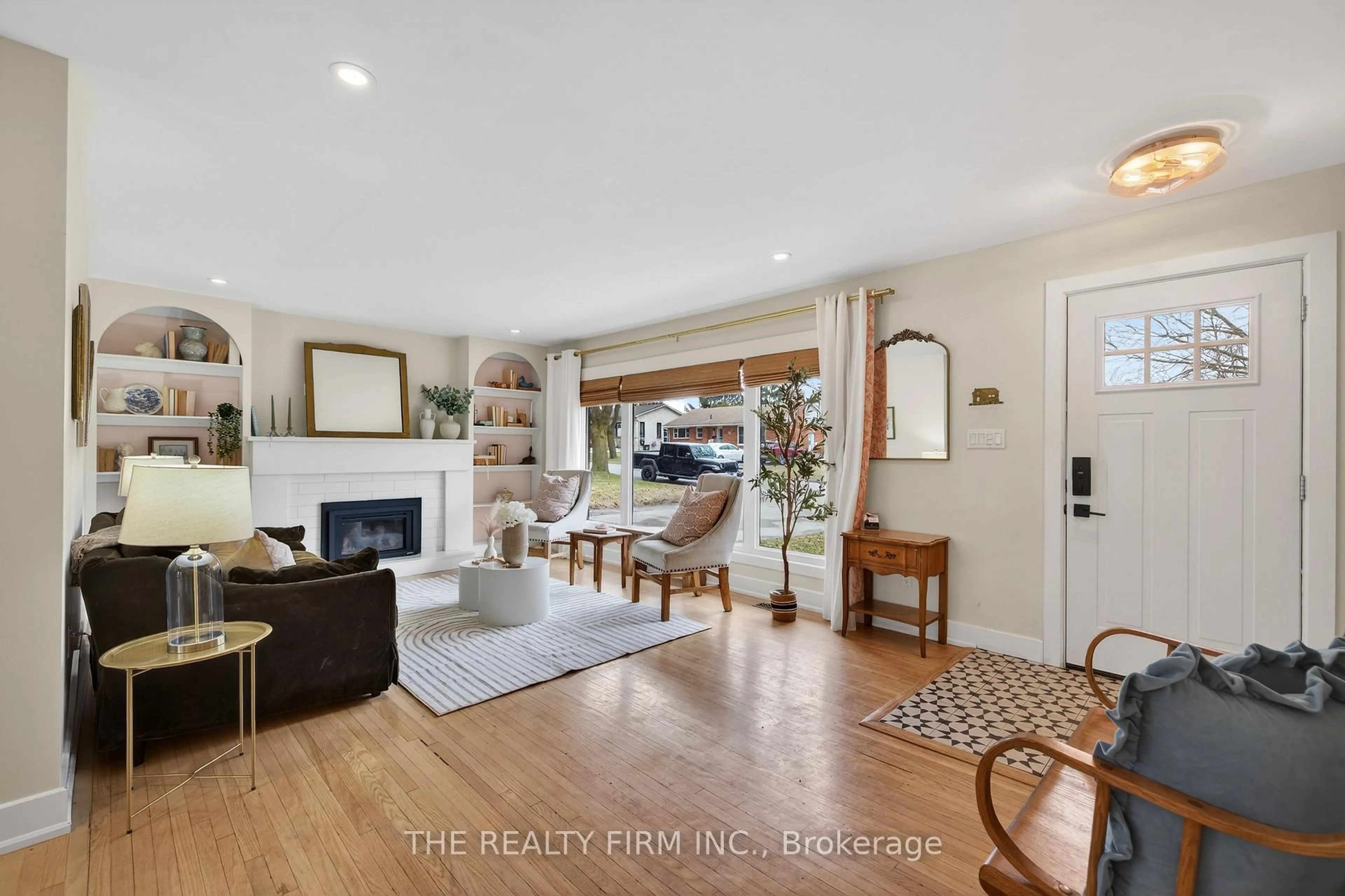 Living room with furniture, unknown for 198 Buckingham St, London South Ontario N5Z 3V5