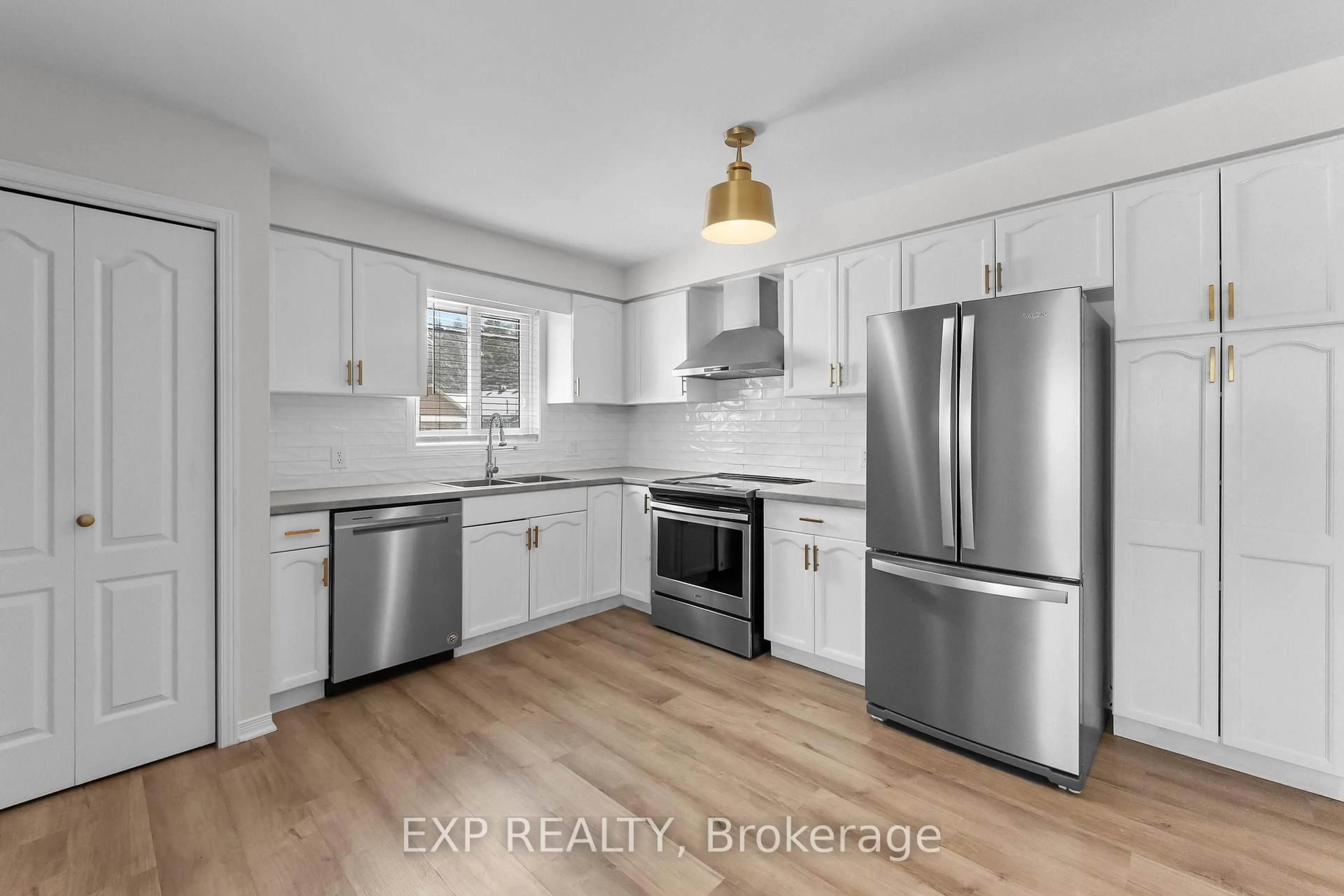 Open concept kitchen, unknown for 4688 Lee Ave, Niagara Falls Ontario L2H 1M8