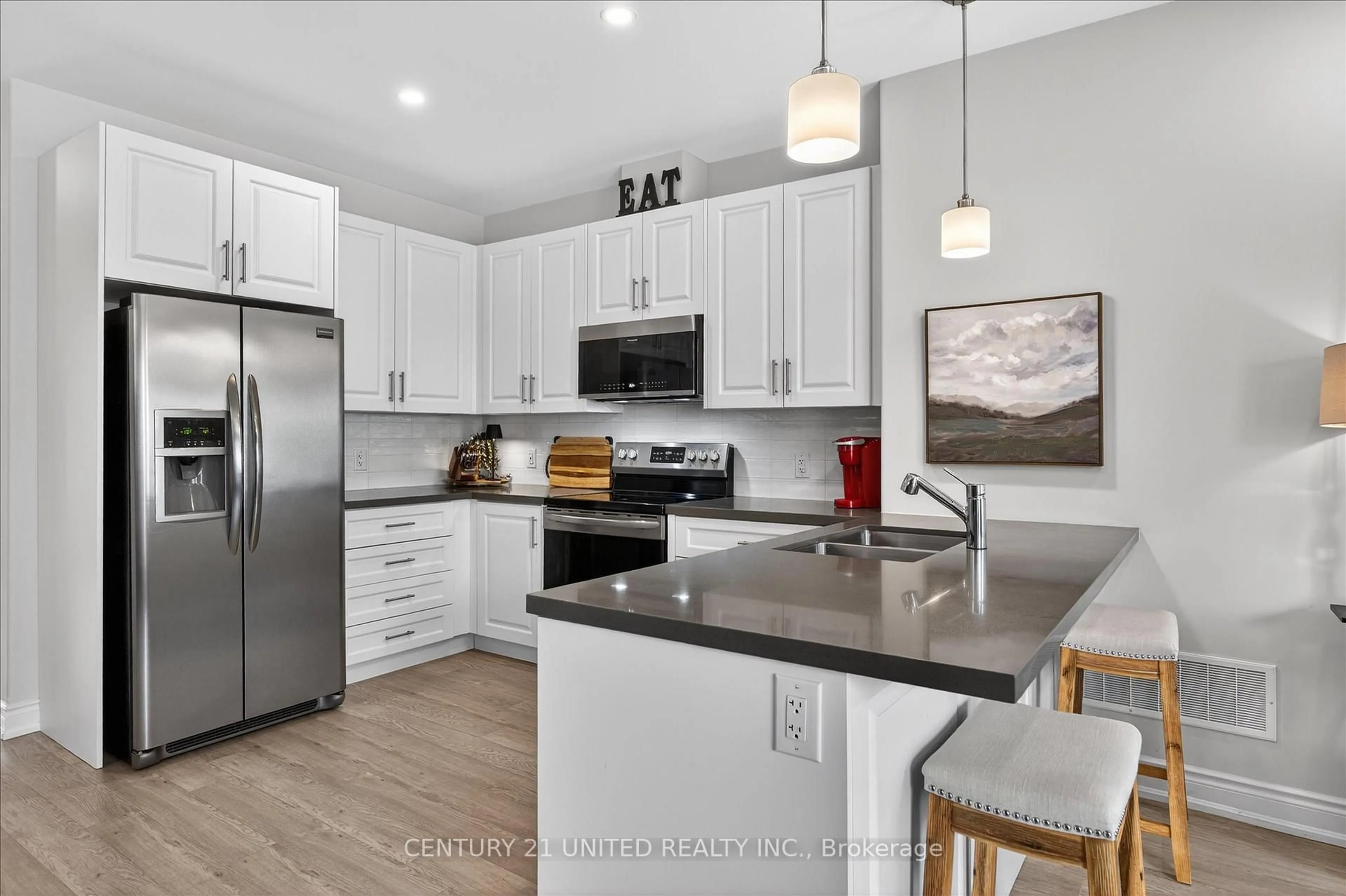 Open concept kitchen, unknown for 528 Macintosh Grve, Peterborough Ontario K9H 0C4