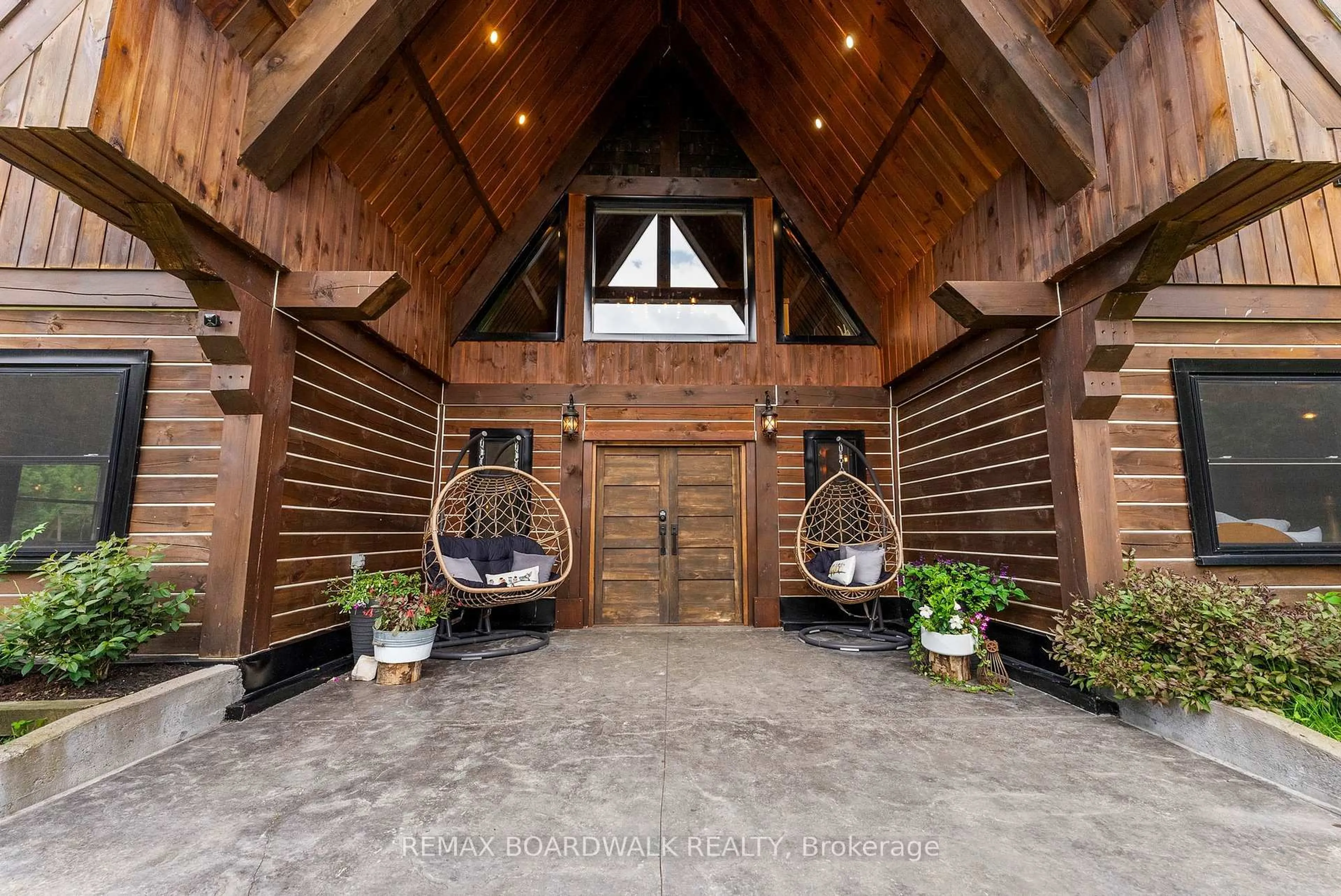 Indoor foyer for 521 Concession Road 1A Dalhousie Rd, Lanark Ontario K0G 1K0