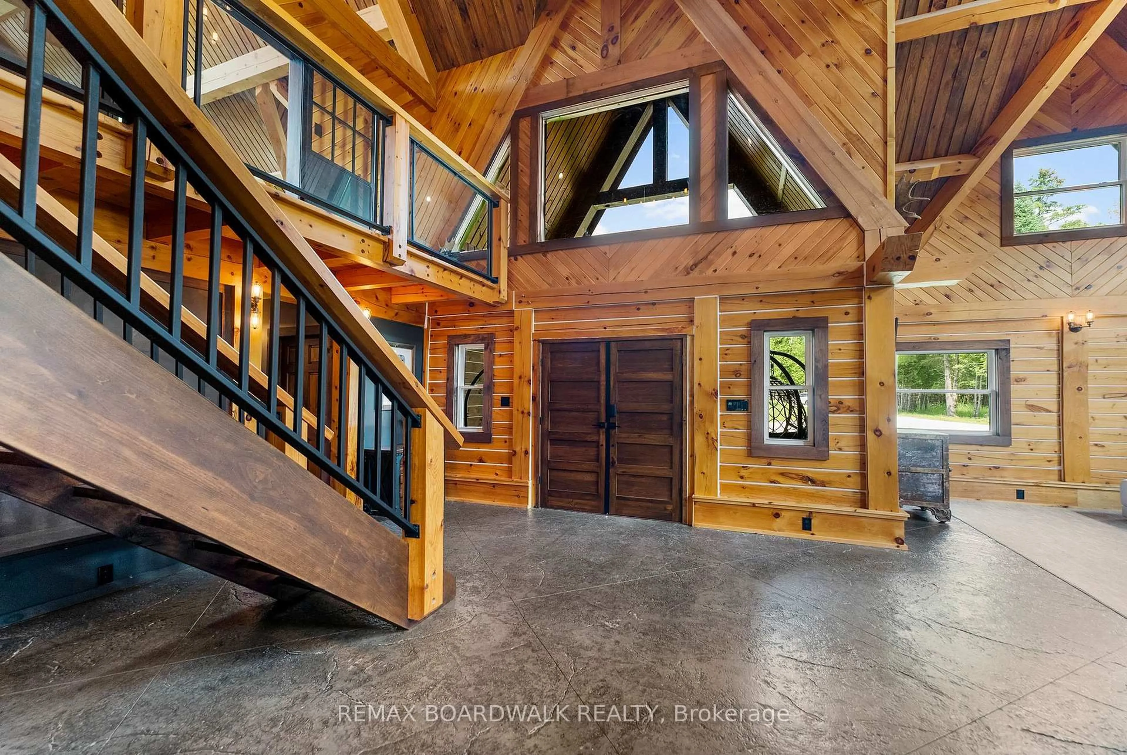 Indoor foyer for 521 Concession Road 1A Dalhousie Rd, Lanark Ontario K0G 1K0