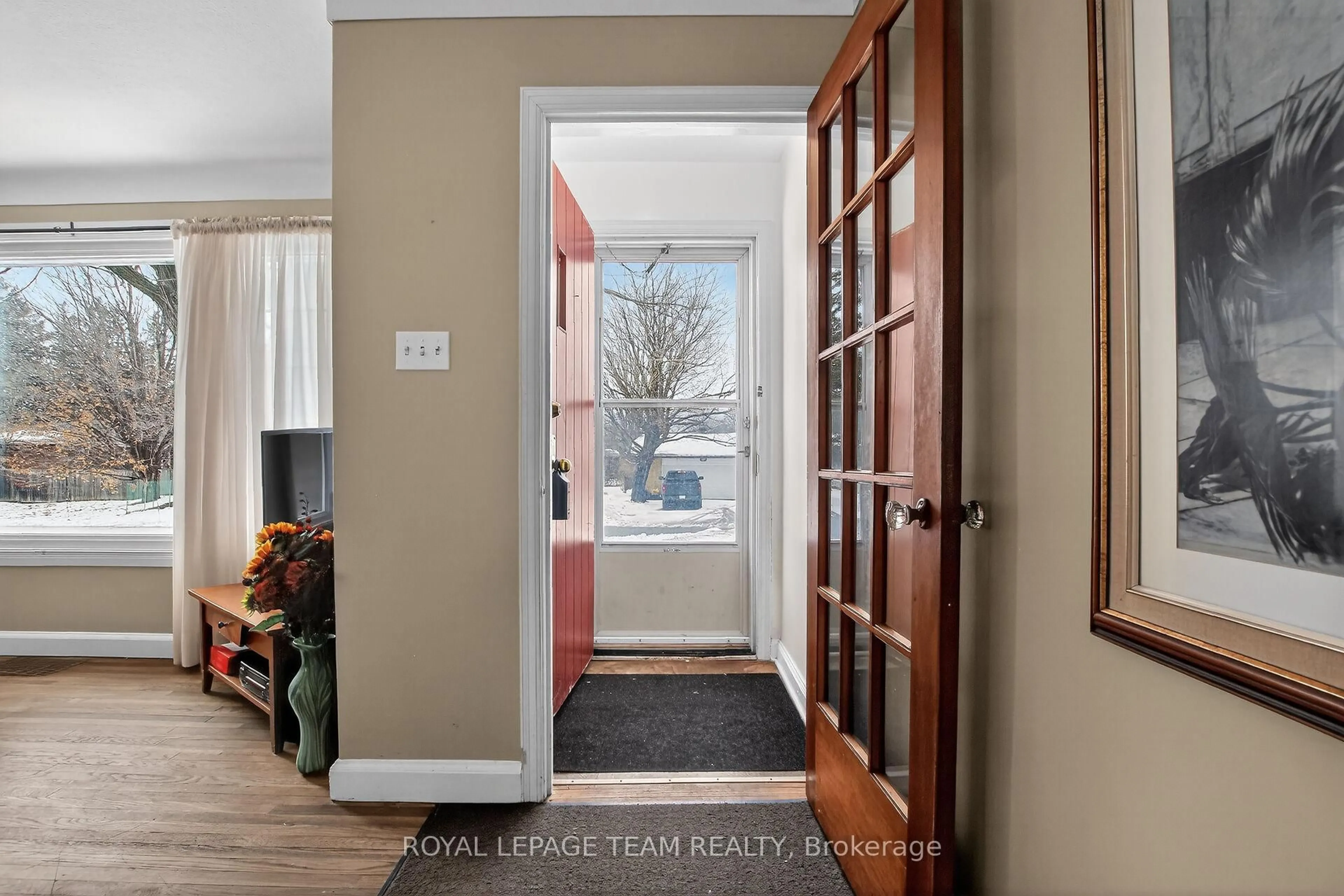 Indoor entryway for 36 Rita Ave, Ottawa Ontario K2G 2G6
