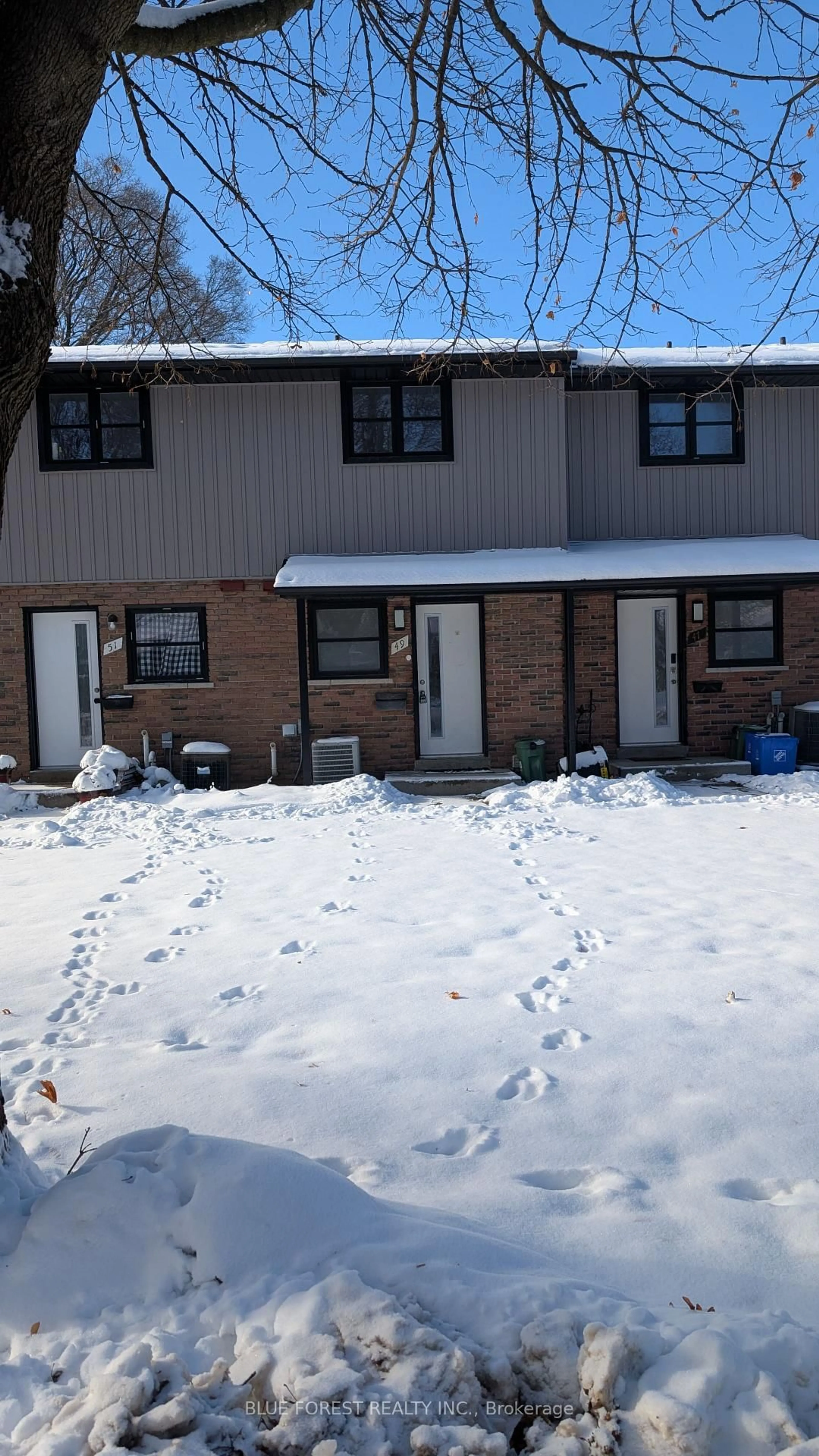 A pic from outside/outdoor area/front of a property/back of a property/a pic from drone, street for 49 Toulon Cres, London East Ontario N6V 1J4