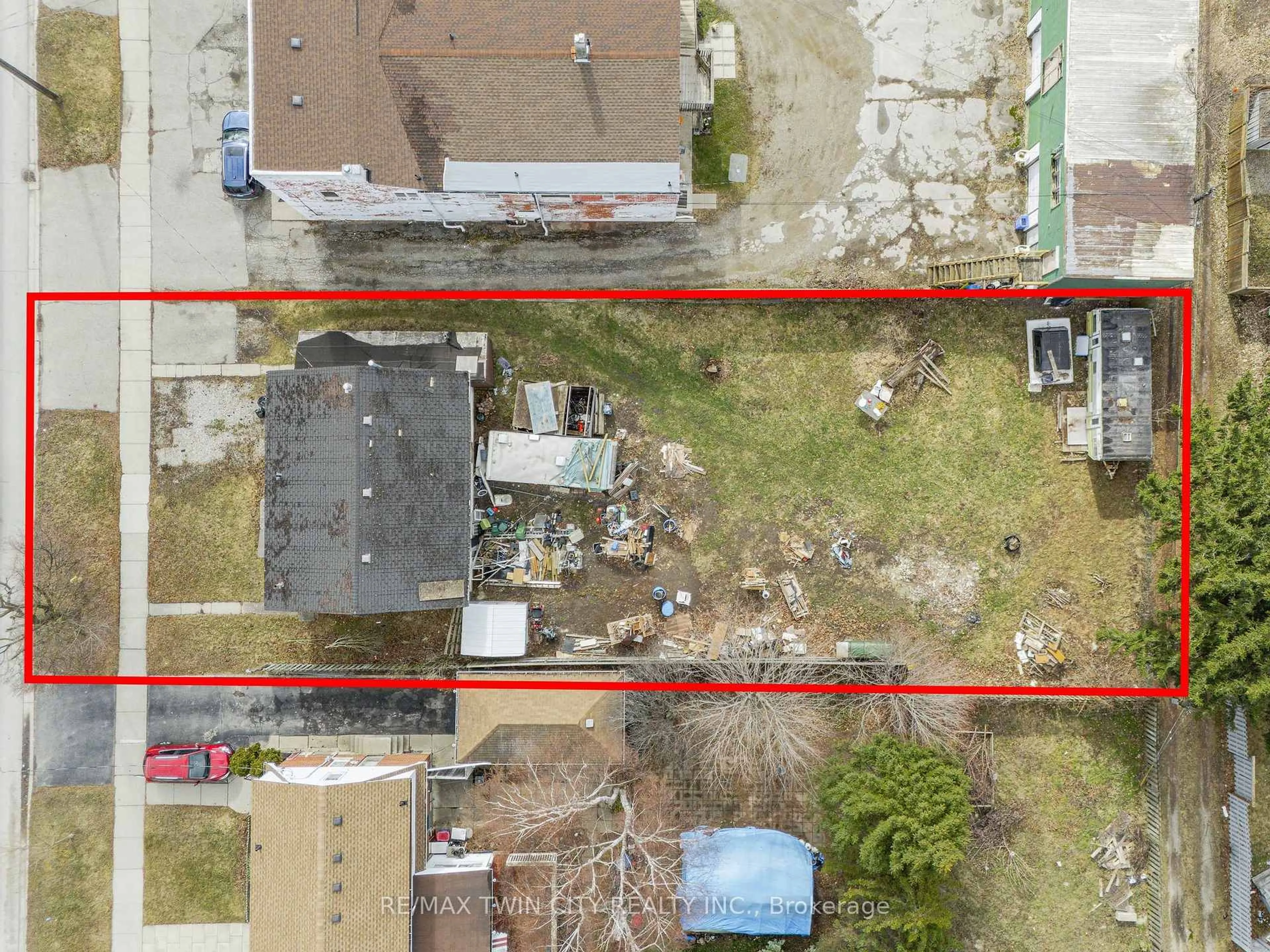 A pic from outside/outdoor area/front of a property/back of a property/a pic from drone, street for 85 Erie Ave, Brantford Ontario N3S 2G1