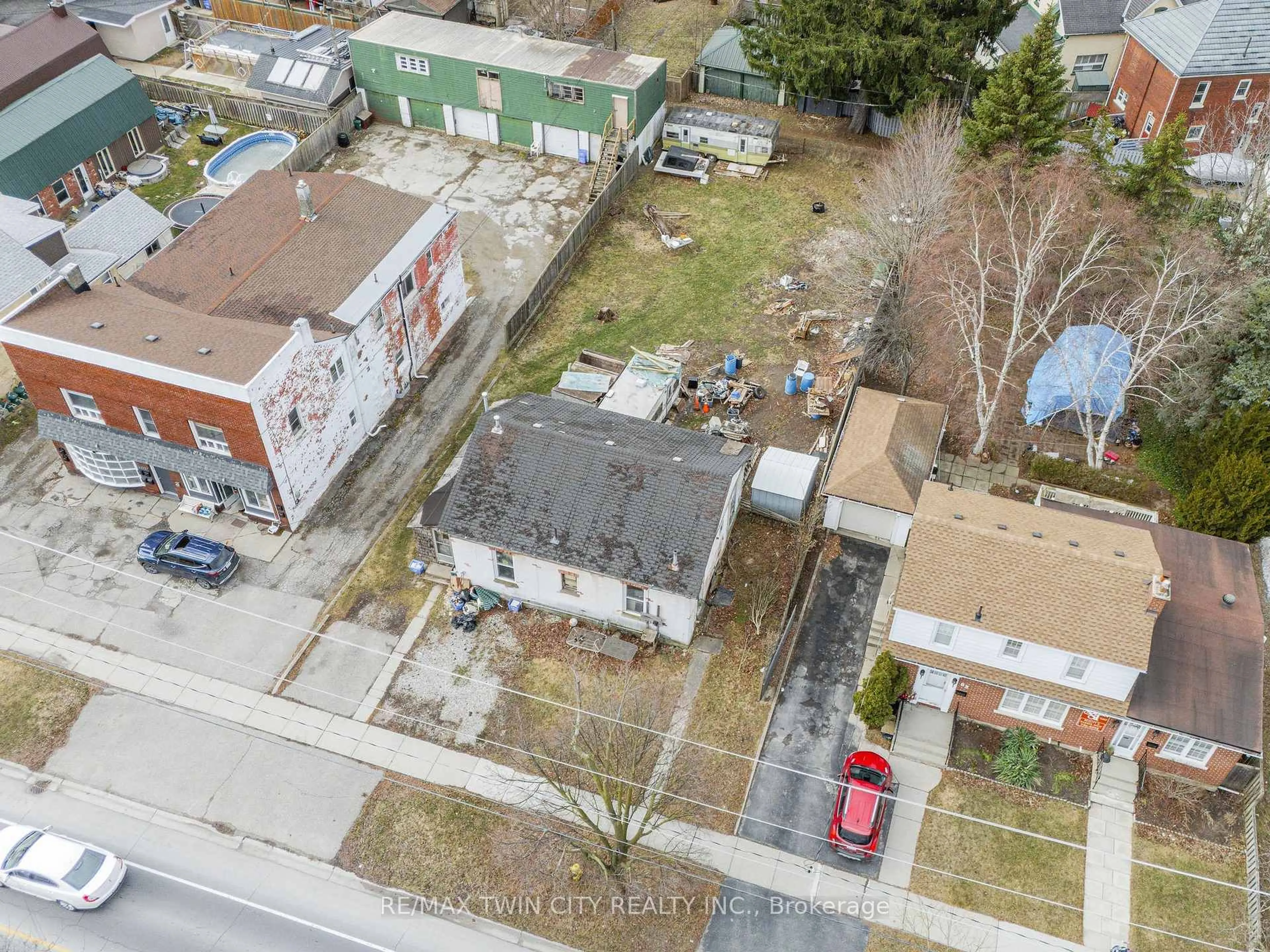 A pic from outside/outdoor area/front of a property/back of a property/a pic from drone, street for 85 Erie Ave, Brantford Ontario N3S 2G1