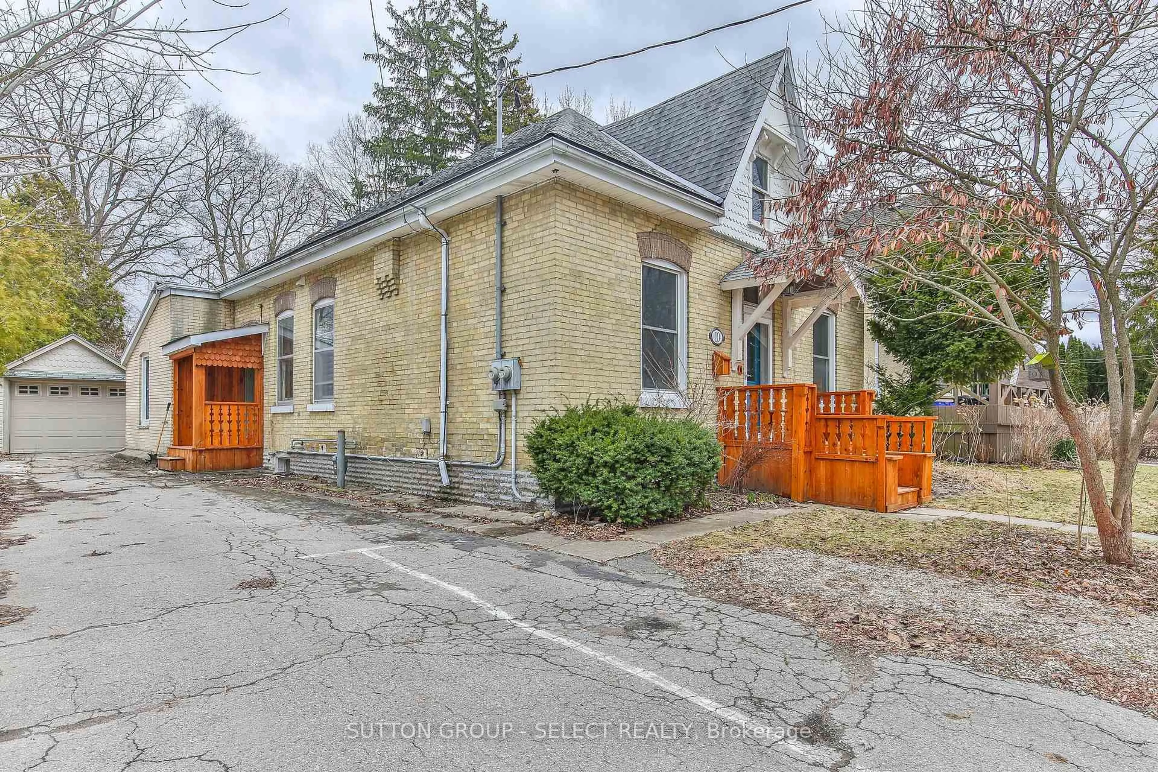 Unknown for 10 Orchard St, London South Ontario N6J 2R3